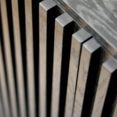 Constantine Aufbewahrungsschrank aus geschwärzter Eiche