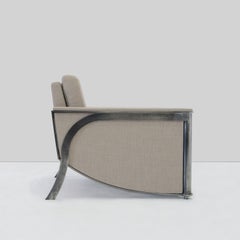 Fauteuil club Constantine avec dossier et assise tapissés de tissu par Mark Zeff