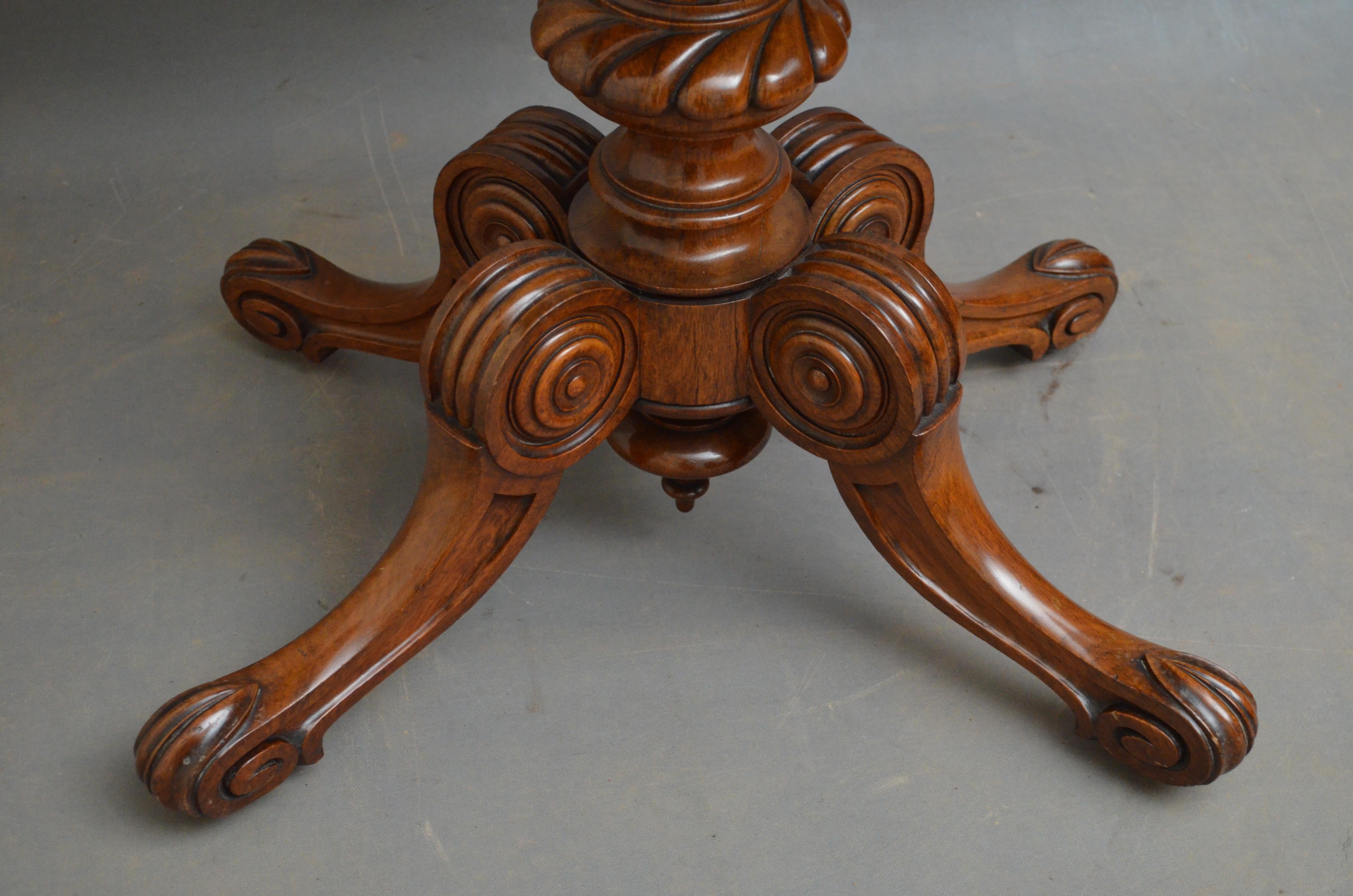 Mesa auxiliar o consola Victoriana Pollard de Roble Constantine & Co en venta 4