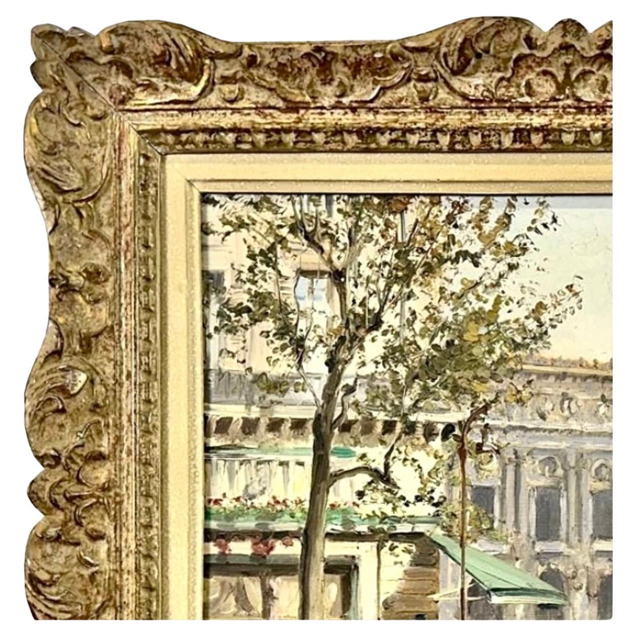Mitte des 20. Jahrhunderts Öl auf Leinwand Pariser Gemälde von Constantine Kluge (1912-2003). Dieses charmante Gemälde zeigt eine lebhafte Pariser Straßenszene mit der Grandeur der Opera Garnier im Hintergrund. Die Malerei ist von Licht, Bewegung