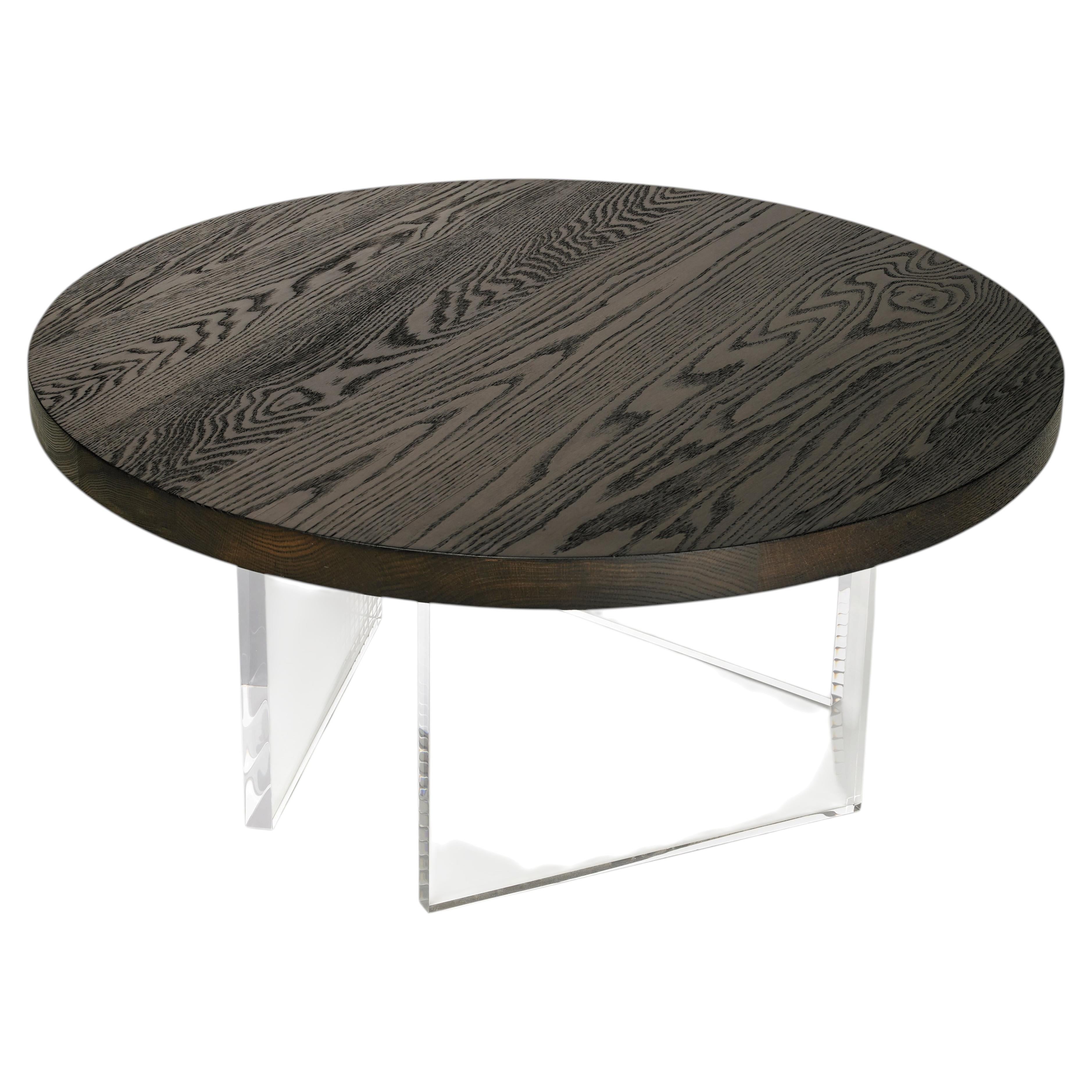 Mesa de centro redonda de roble quemado de Autonomous Furniture en venta