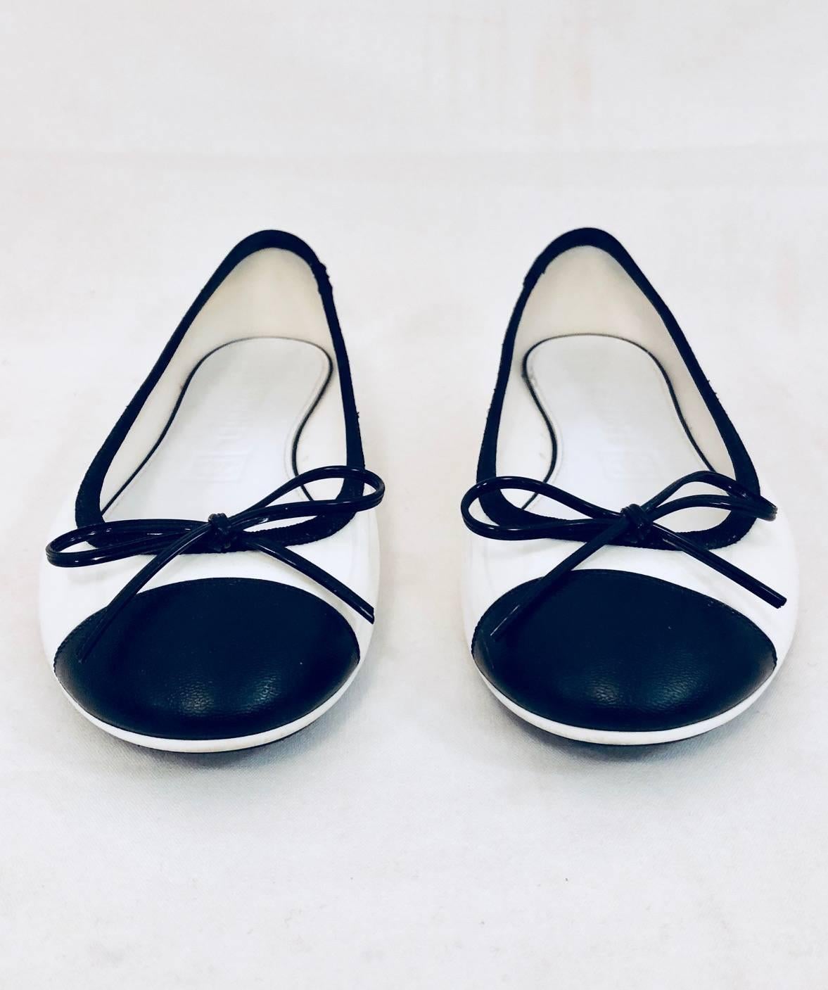 Chanel white jelly ballerina flats with black cape toes, bow details, chanel CC logo at the side in size 39.  Pre-loved in mint condition, hardly been worn, a few very light color transfer at the side, please see pictures for details.   White jelly.