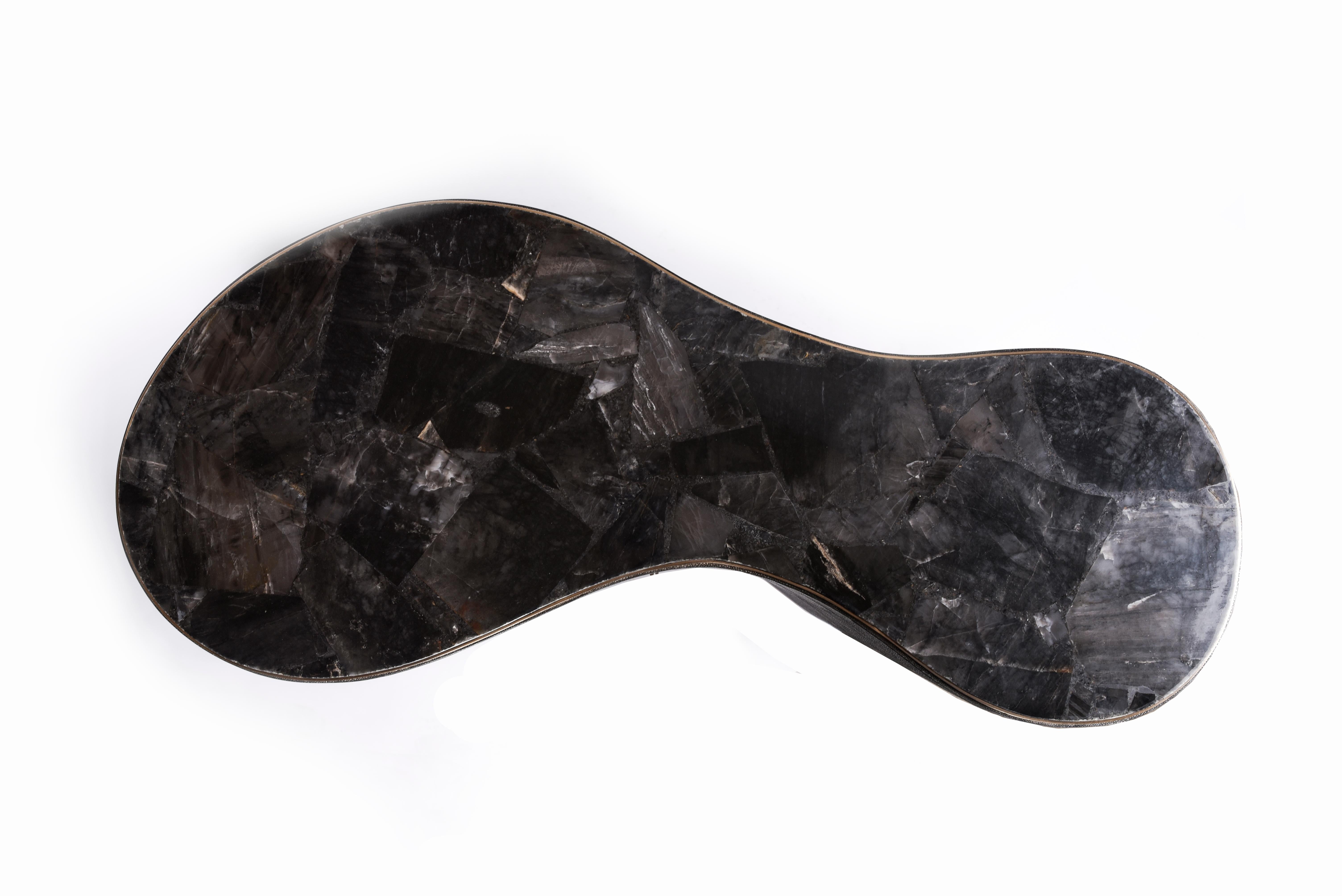 Constellation-Kommode aus schwarzem Quarz, Chagrinleder und Messing von Kifu, Paris (Art déco) im Angebot