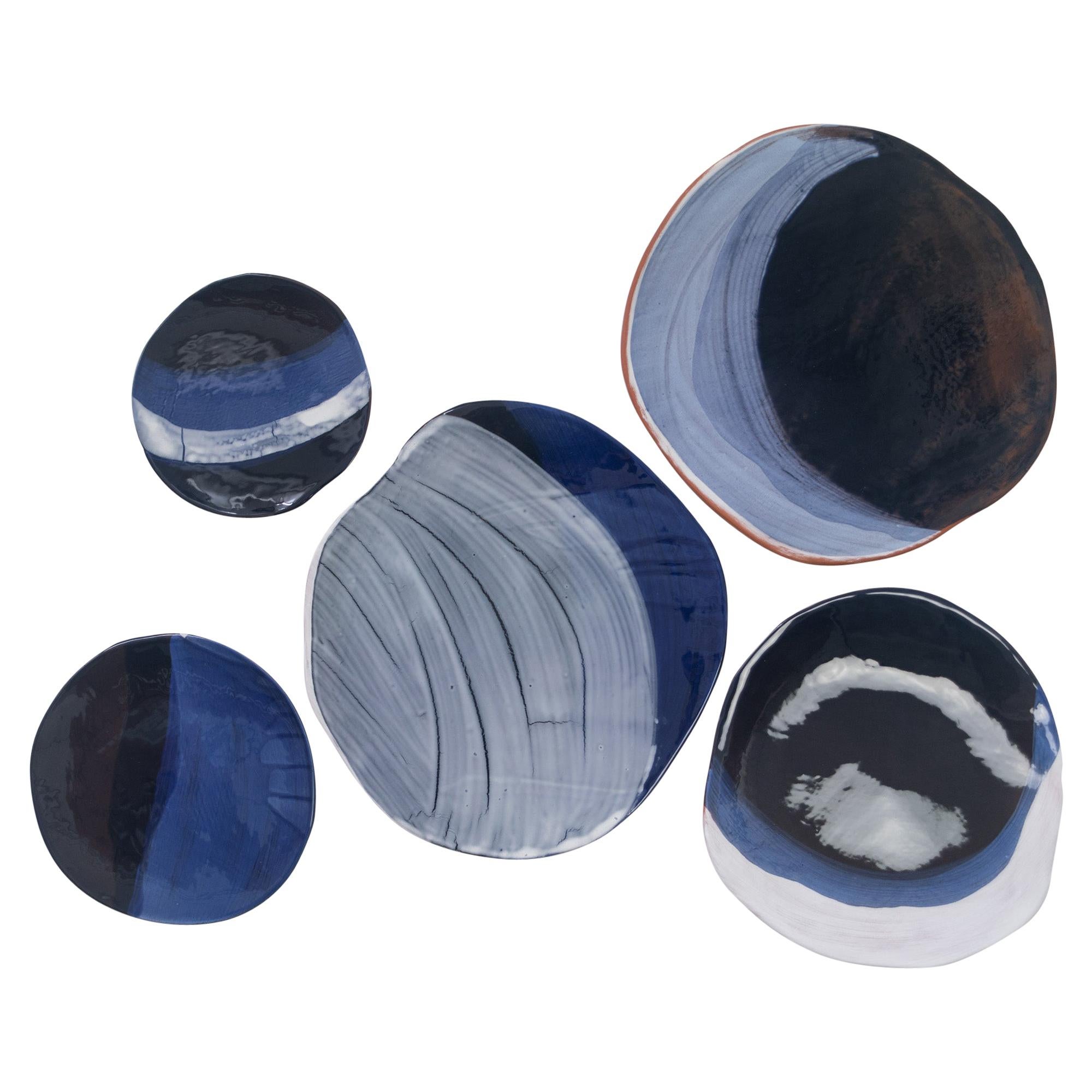 Einzigartige Wandkunst: eine Serie von 5 Keramiken, die die Phasen des Mondes darstellen
Die Stücke können auch auf einem großen Tisch angeordnet werden.

Die Durchmesser sind: 8.5