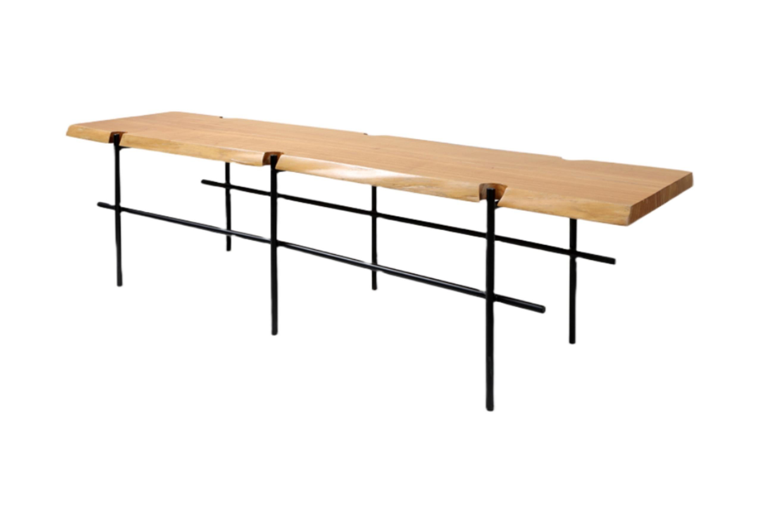 The design Construction bench is inspired in the improvised structures used in non-professional constructions such as scaffolding made of reclaimed materials from the construction site, very used in South America. The solid cinamomo wood top is
