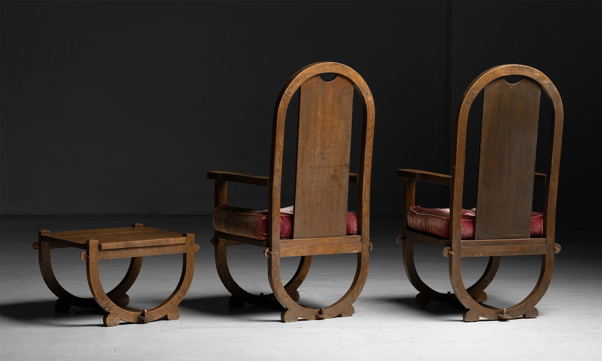 France circa 1930
In oak, with original velvet cushions.
22.5”w x 22”d x 45”h x 18.5”seat ( chairs ) / 21.5”w x 21”d x 14”h ( table )