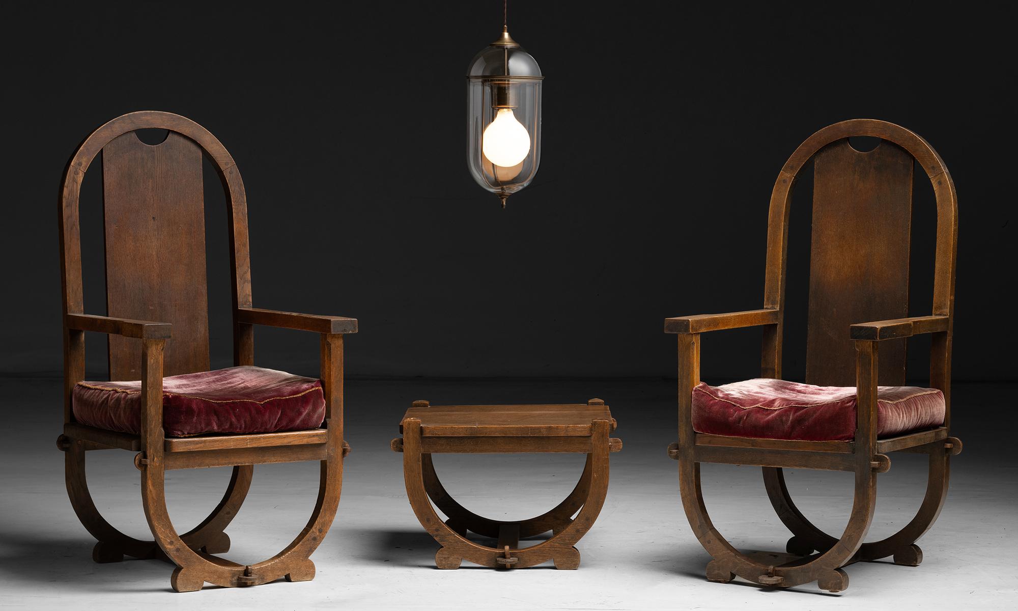 Konstruktivistische Sessel und Beistelltisch, Frankreich um 1930 (Französisch) im Angebot