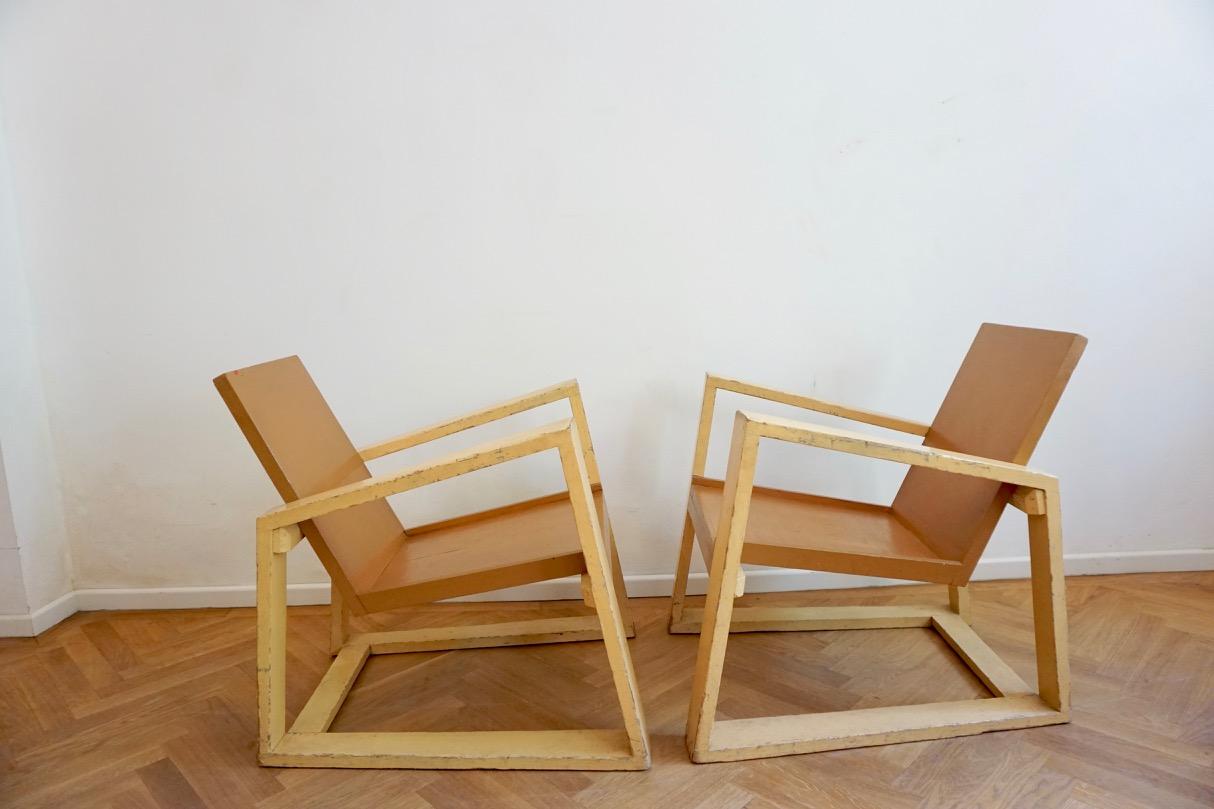 Constructivist Bauhaus Style Hungarian Set of 2 Armchairs and Table, 1920s In Good Condition For Sale In  Budapest, HU