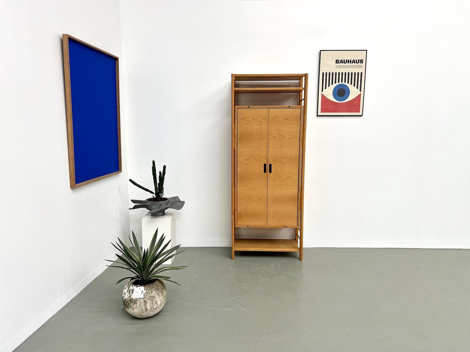 Constructivist cabinet DLG André Sornay

Maison Lecan presents this superb 1980s wardrobe, a harmonious homage to Constructivist influences, captivating with its neat tongue-and-groove joints and clean lines.

Note the threaded rods that hold the