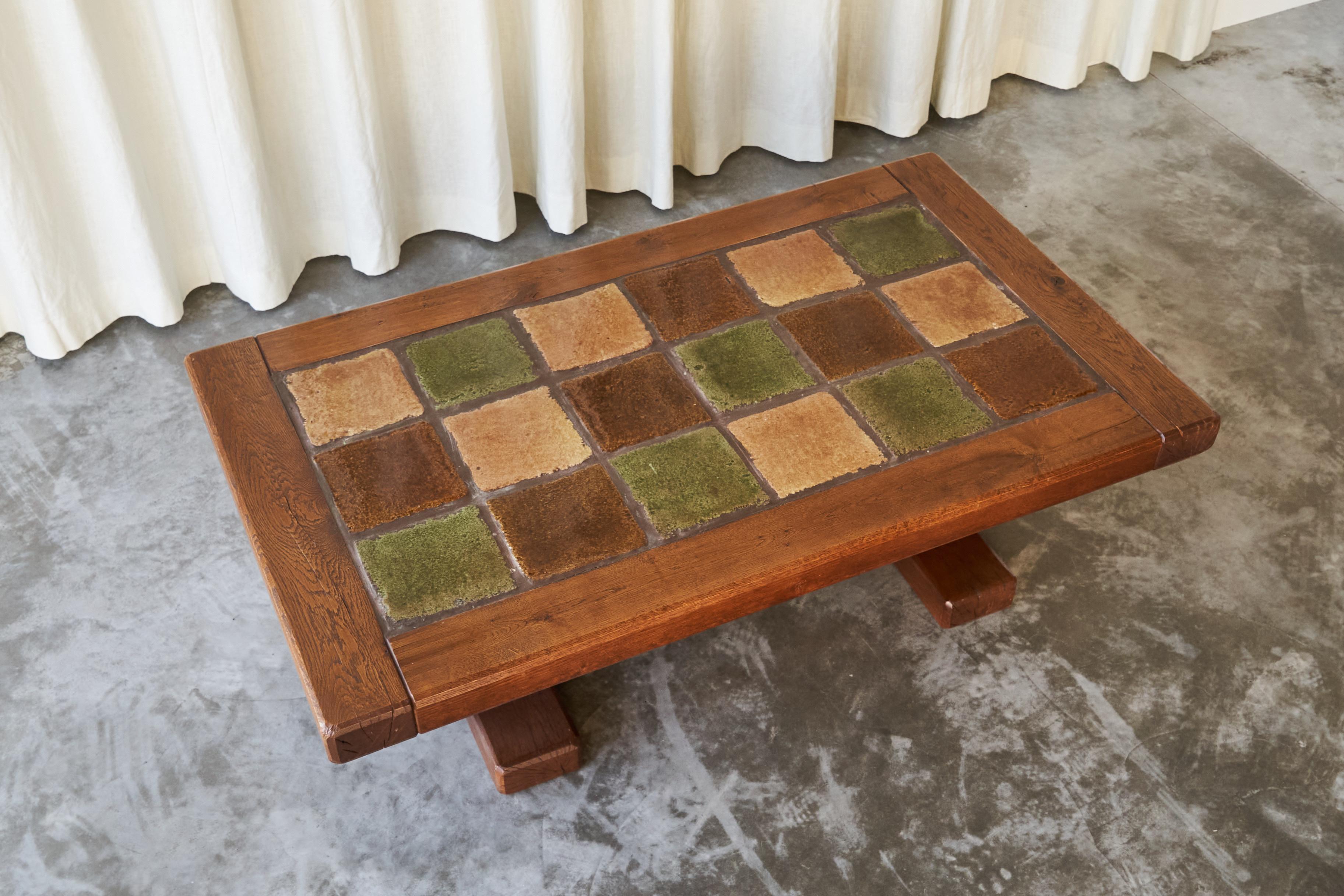 Constructivist Coffee Table in Solid Oak and Ceramic 1960s In Good Condition For Sale In Tilburg, NL