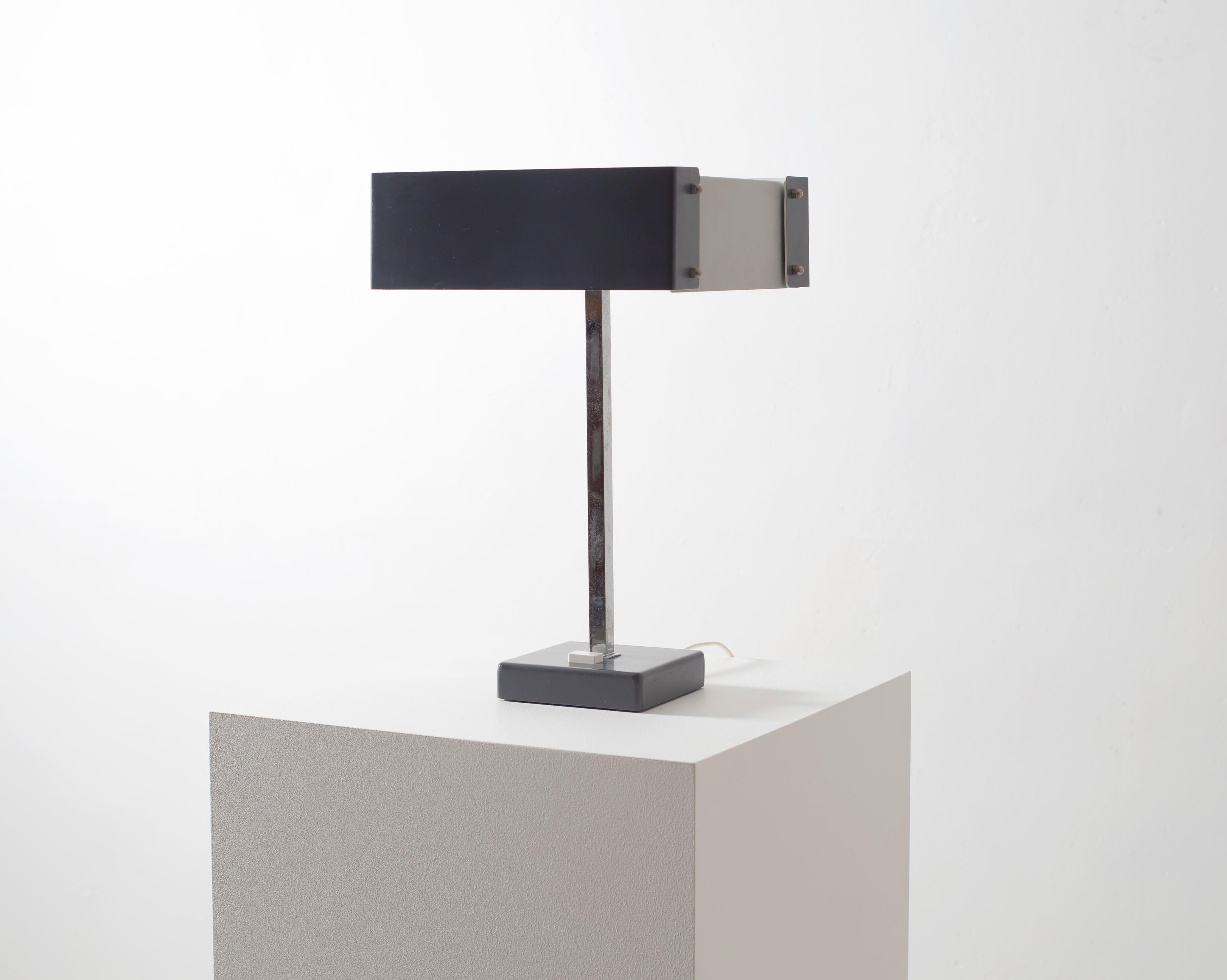 Wonderful and refreshing table lamp in steel. Few models produced by Sønnico, and the lamp won the 1969 national design award in Norway, “Merket for God Design”. The lamp is fully working and in very good condition.