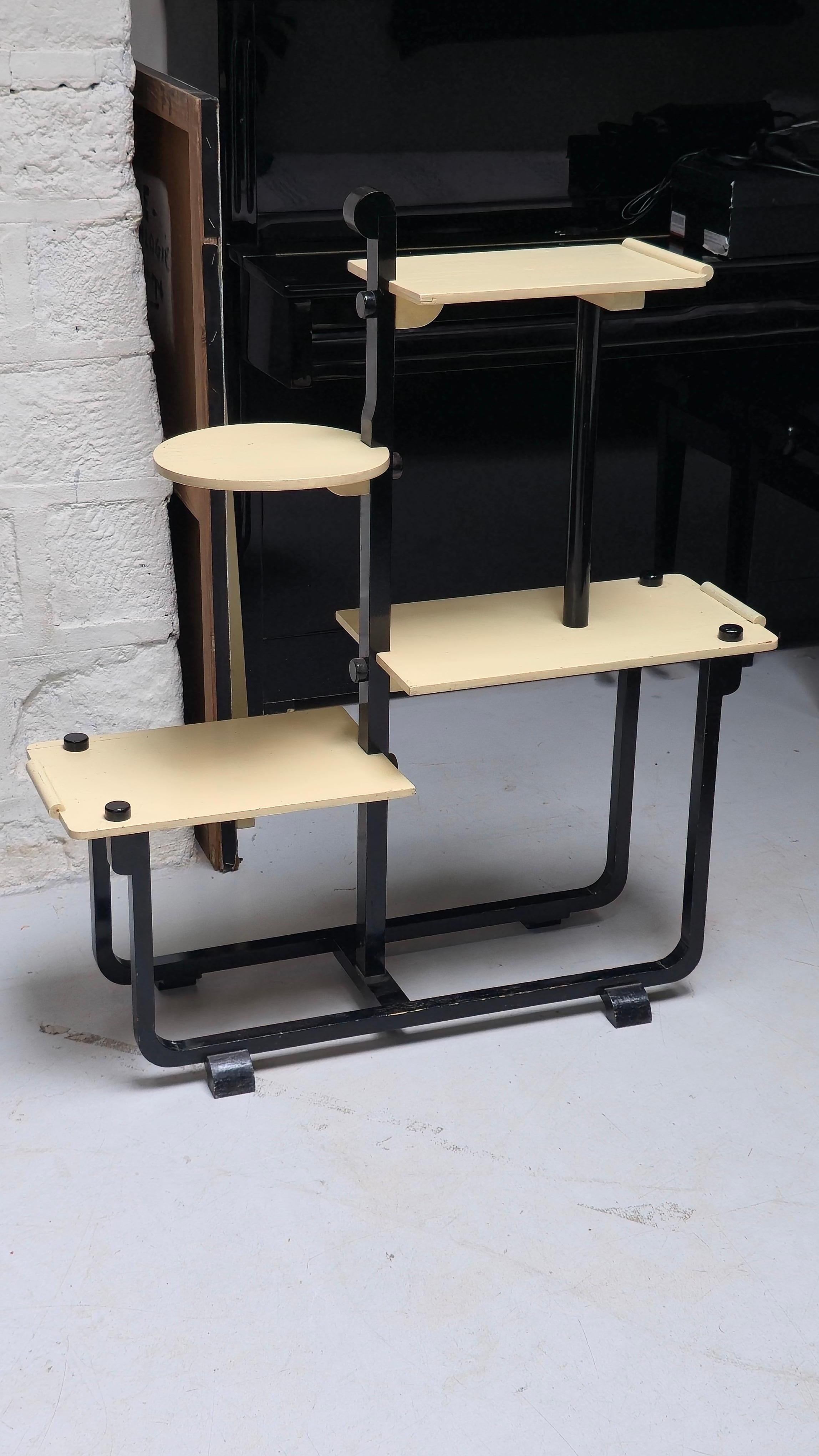 Constructivist Wood Plant Stand Attributed to André Groult, France c.1925 In Good Condition For Sale In PARIS, FR