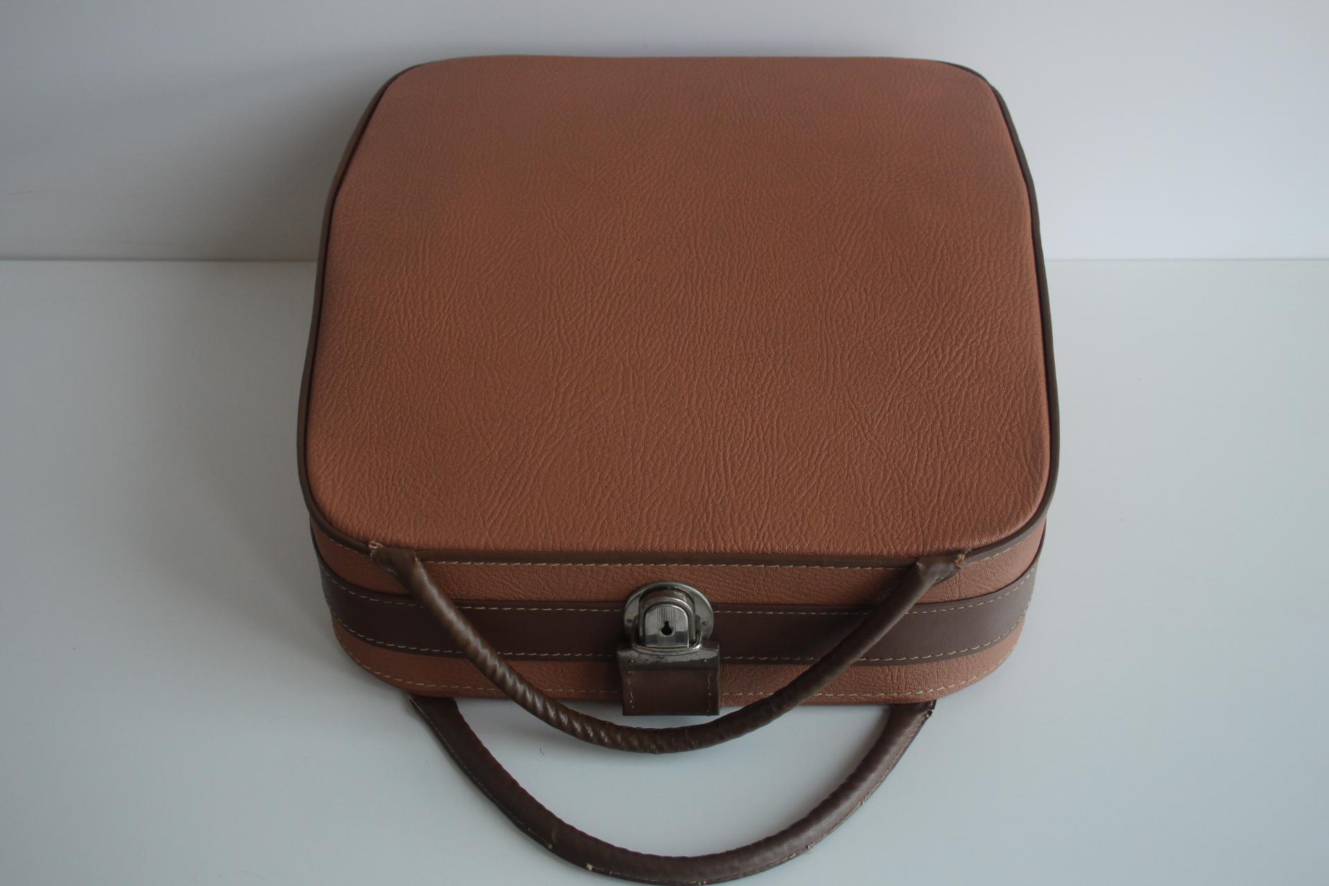 Máquina de escribir Cónsul en dos tonos crema y aguamarina, Checoslovaquia, años 60 en venta 4