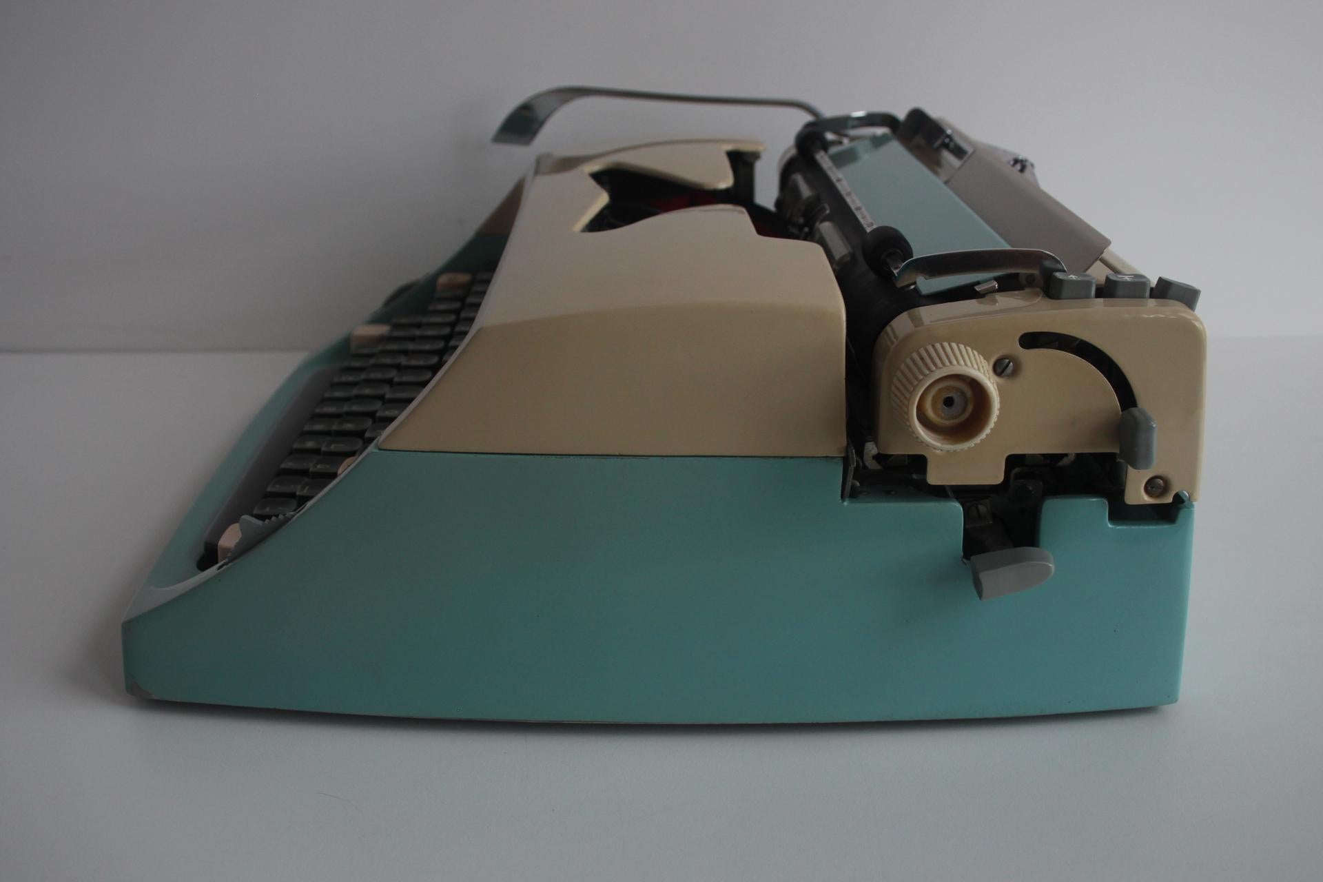 Máquina de escribir Cónsul en dos tonos crema y aguamarina, Checoslovaquia, años 60 en venta 1