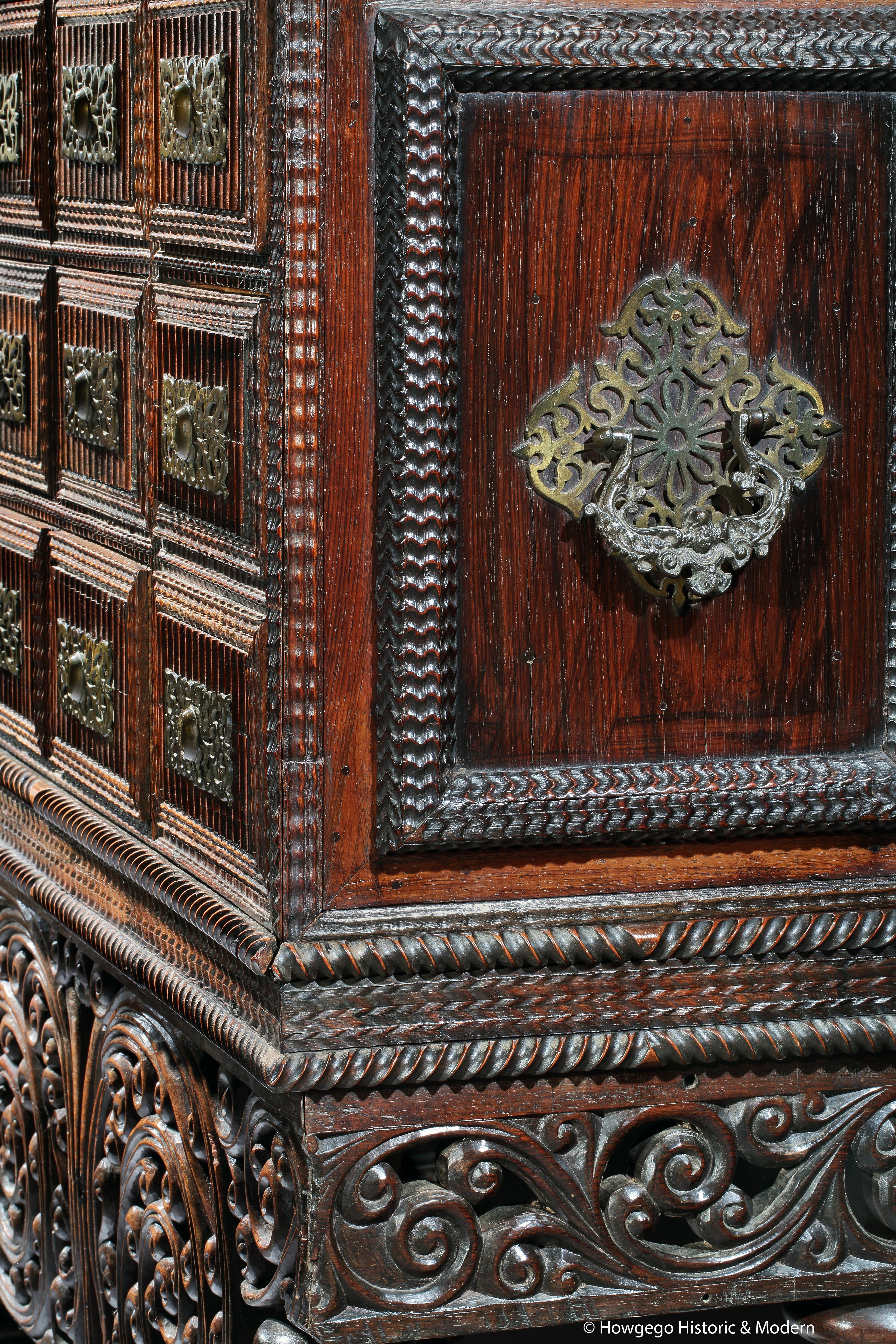 Baroque Cabinet Contador Stand original Bois de rose Vinhático Portuguese Brass Tremidos en vente