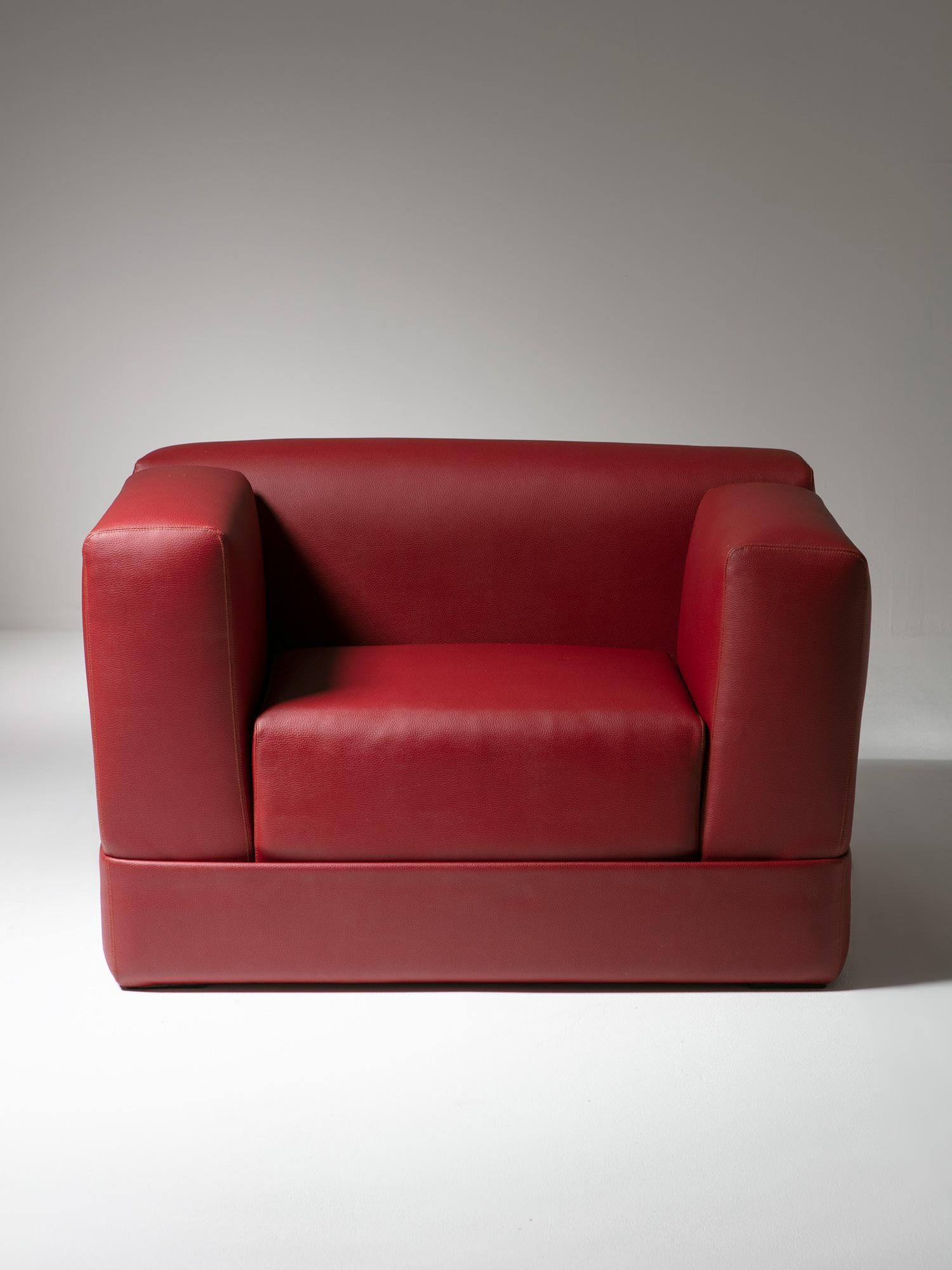 Seltener Container-Sessel von Titina Ammannati und Giampiero Vitelli für Rossi di Albizzate.
Vollständig abgedecktes Untergestell mit vier abnehmbaren Elementen, aus denen der Stuhl besteht.
Faszinierende Interpretation des ikonischen Stuhls