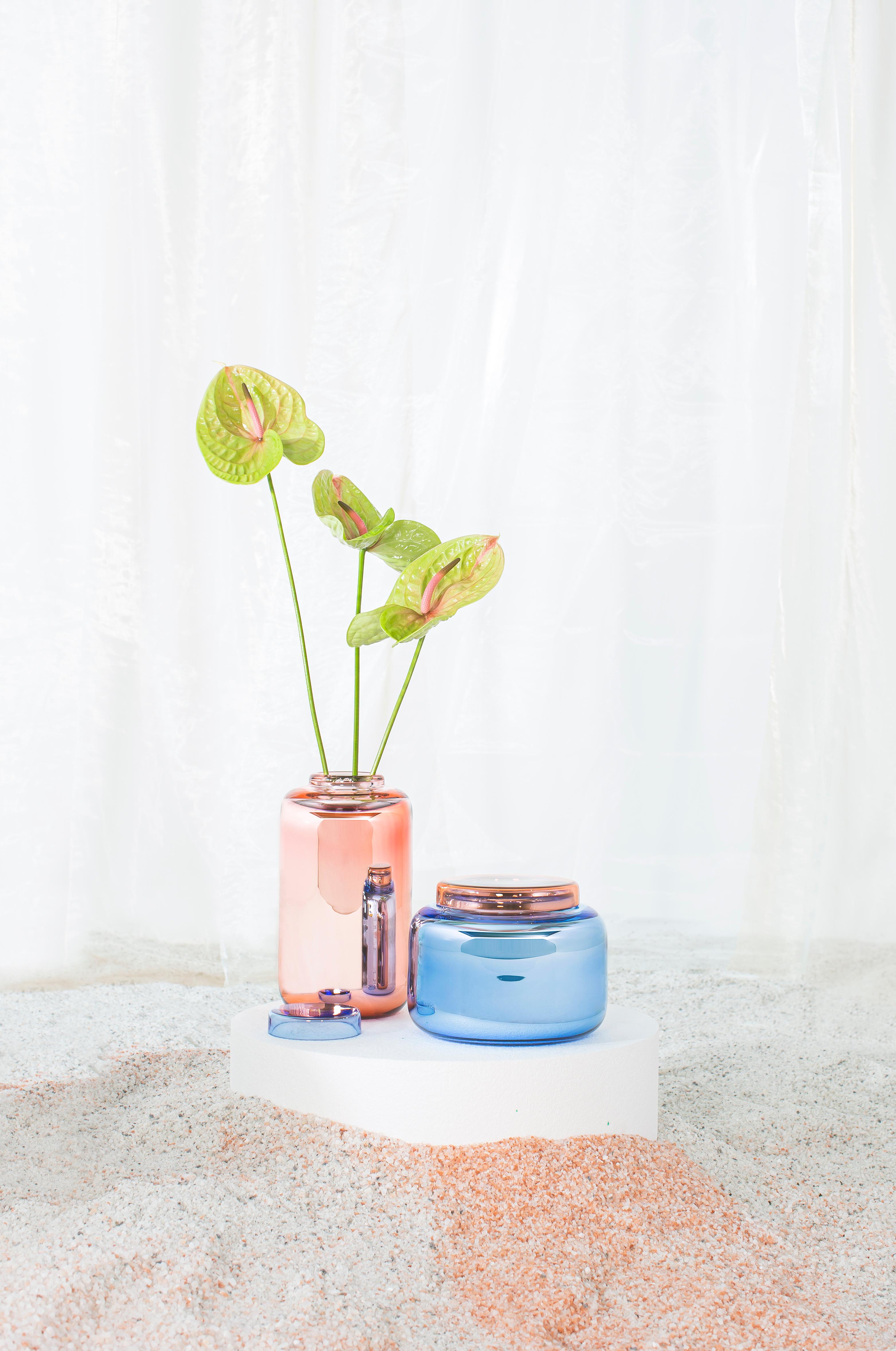 Vase et boîte en forme de conteneur bleu clair et rouge par Pulpo en vente 7