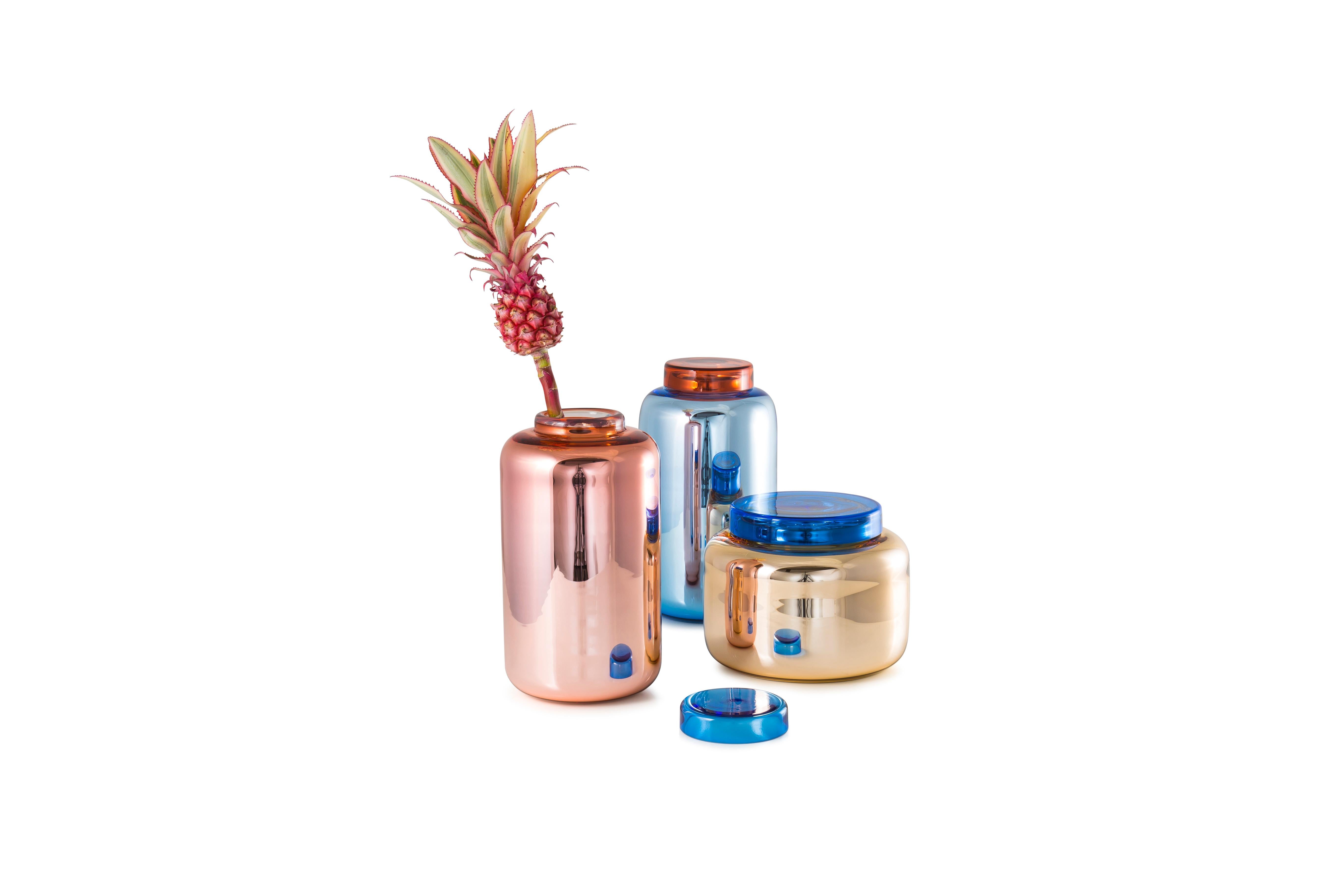 Postmoderne Vase et boîte en forme de conteneur bleu clair et rouge par Pulpo en vente