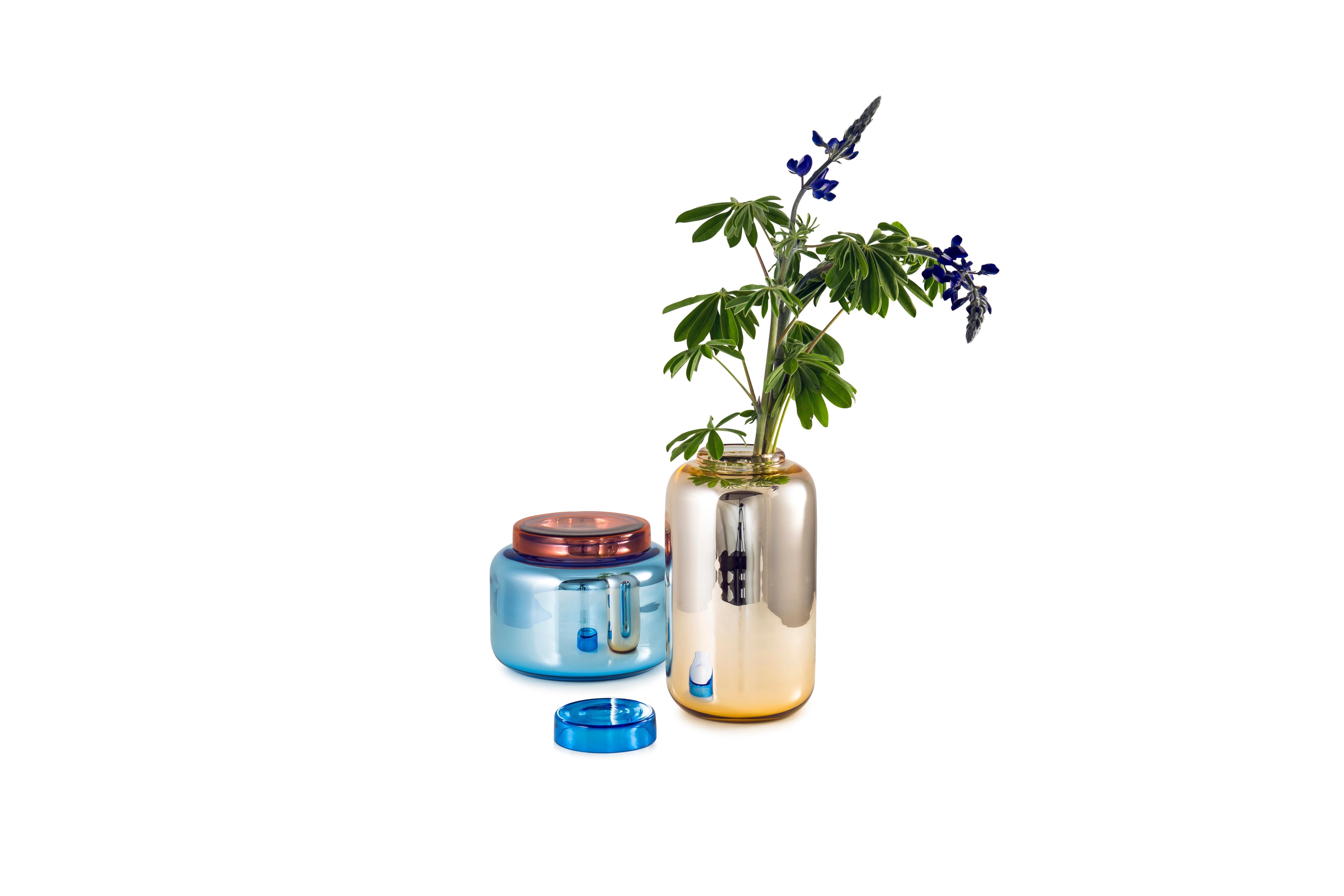 Vase et boîte en forme de conteneur bleu clair et rouge par Pulpo Neuf - En vente à Geneve, CH