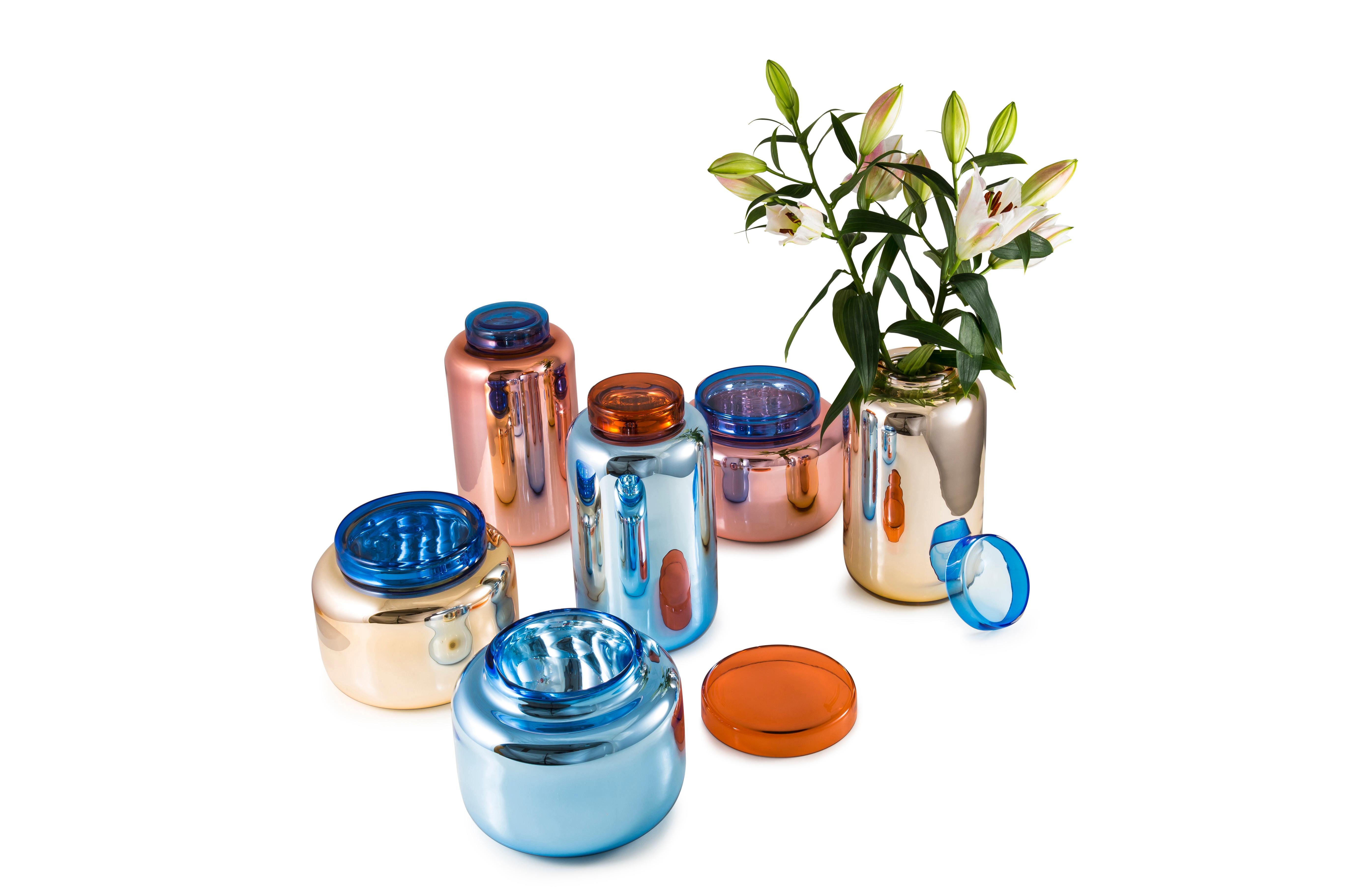 Verre Vase et boîte en forme de conteneur bleu clair et rouge par Pulpo en vente