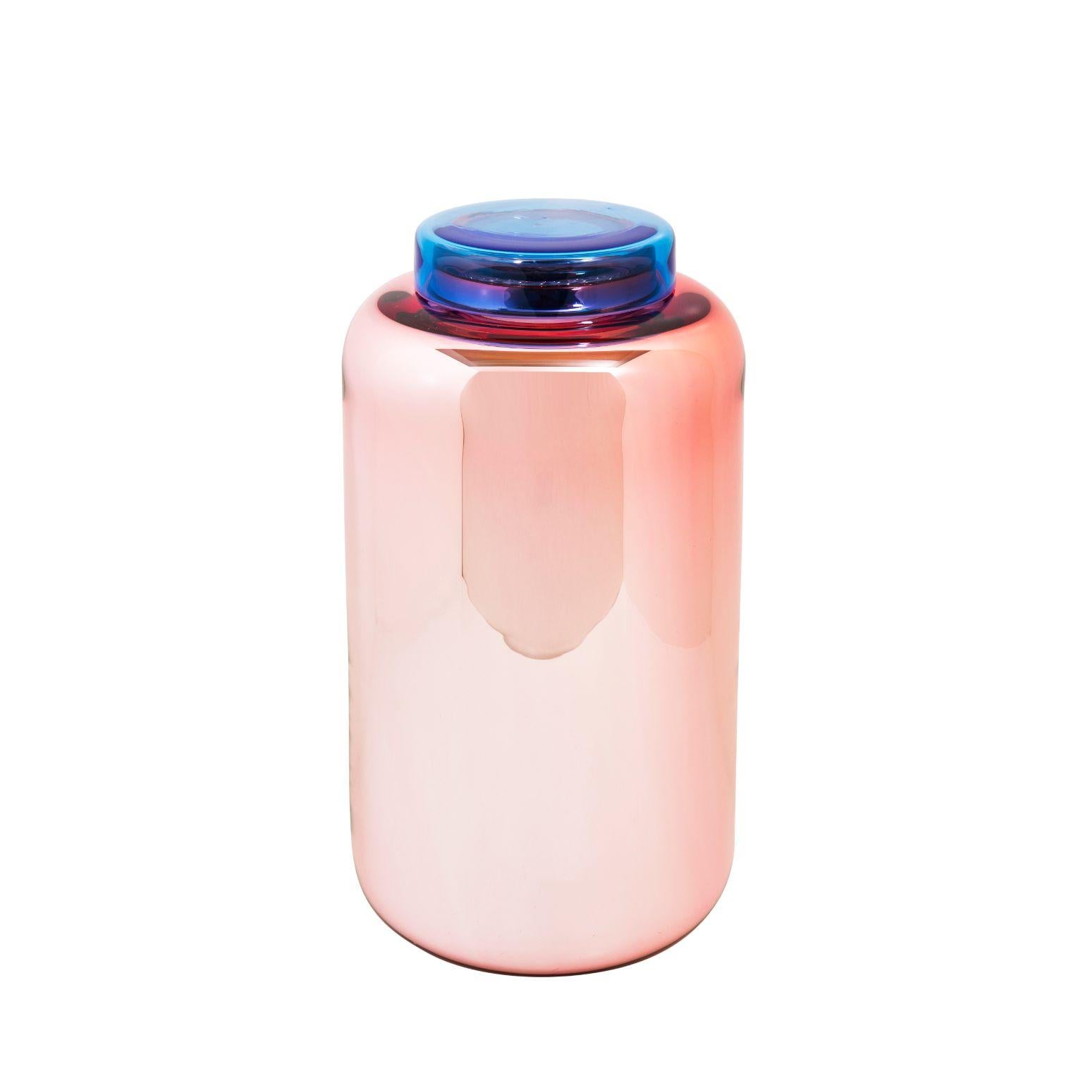 Vase et boîte à haute teneur en rose bleu par Pulpo
Dimensions : D16.5 x H30 cm
MATERIAL : verre fait à la main

Disponible également en différentes couleurs. 

Une collection décorative de formes courbes, pleine de vie, entre dans la composition de