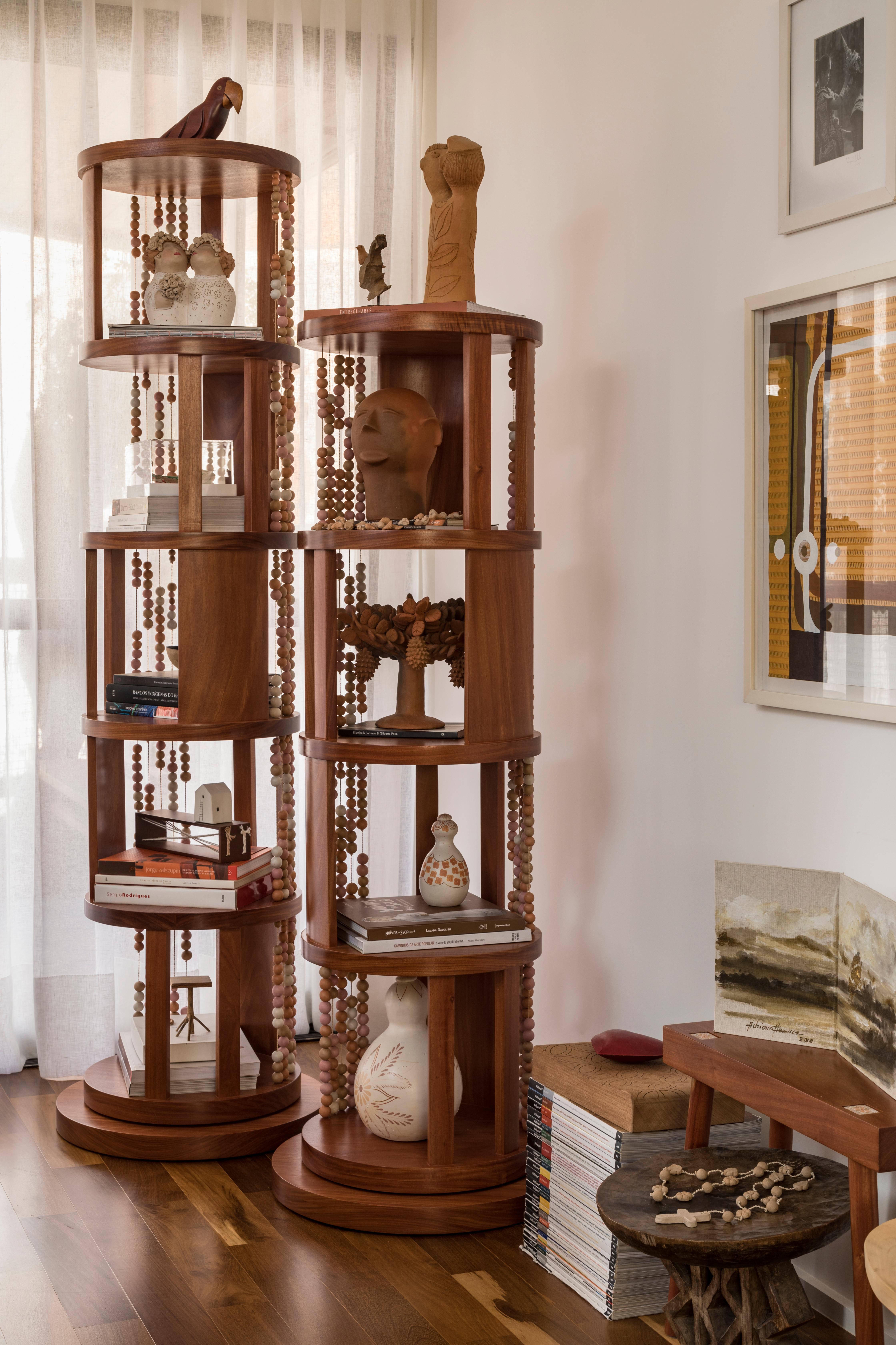 Brazilian Contas Round Swivel Bookcase in Cabreuva wood - With artisans from Brazil