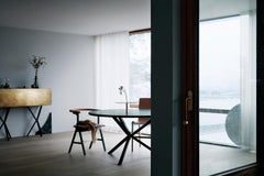 Zeitgenössischer runder Esstisch mit Steinplatte und Metallbeinen von Per Soderberg