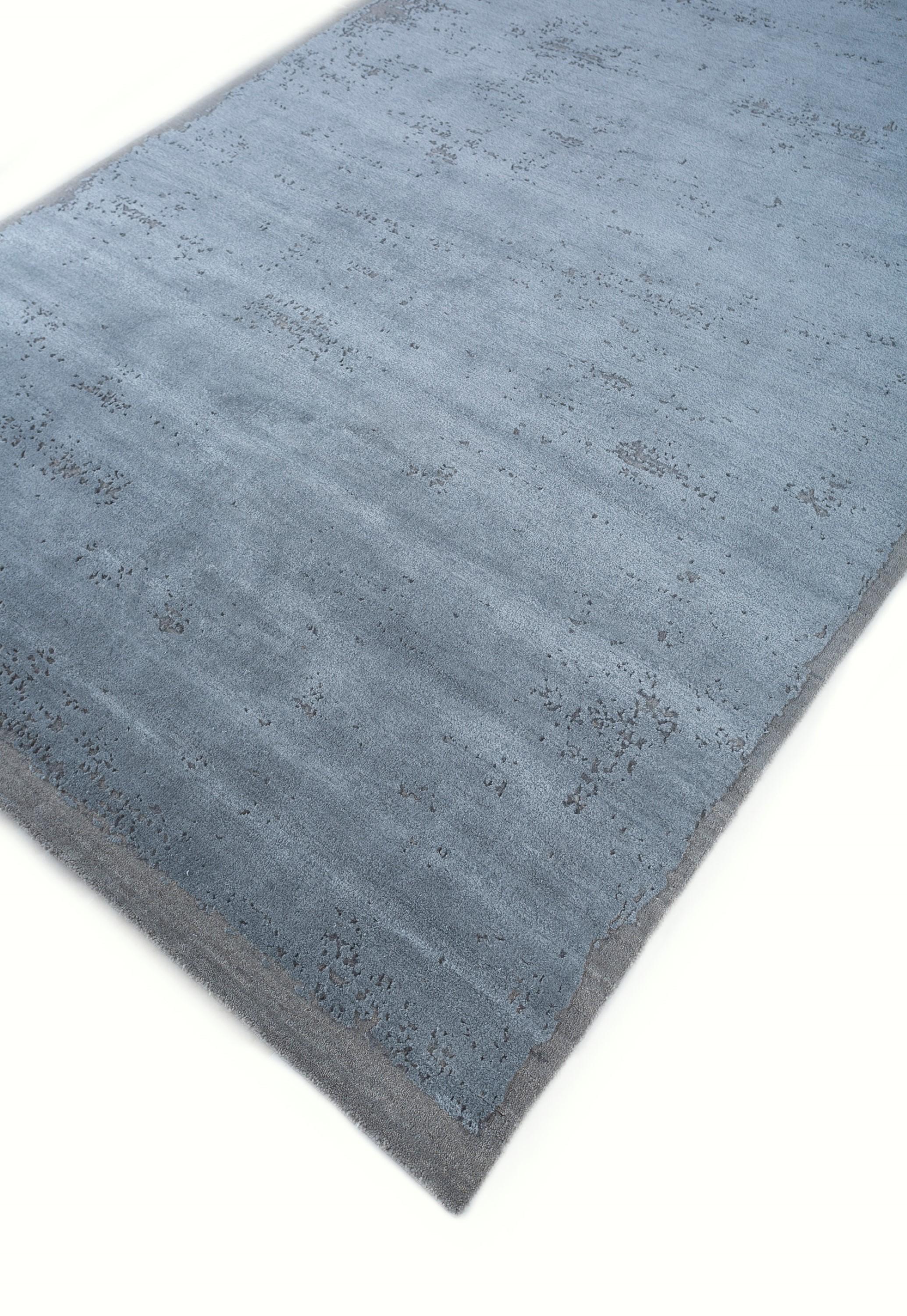 Modern Contemplative Horizon skyline blue & ashwood 180X270 cm handknotted rug For Sale