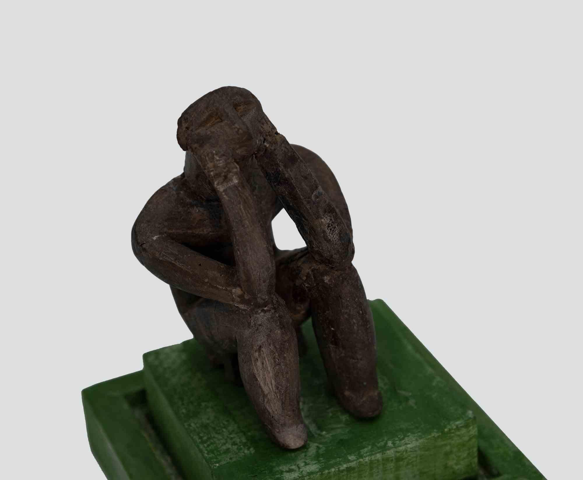 Kontemplative sitzende Figur, Mitte des 20. Jahrhunderts im Angebot 1