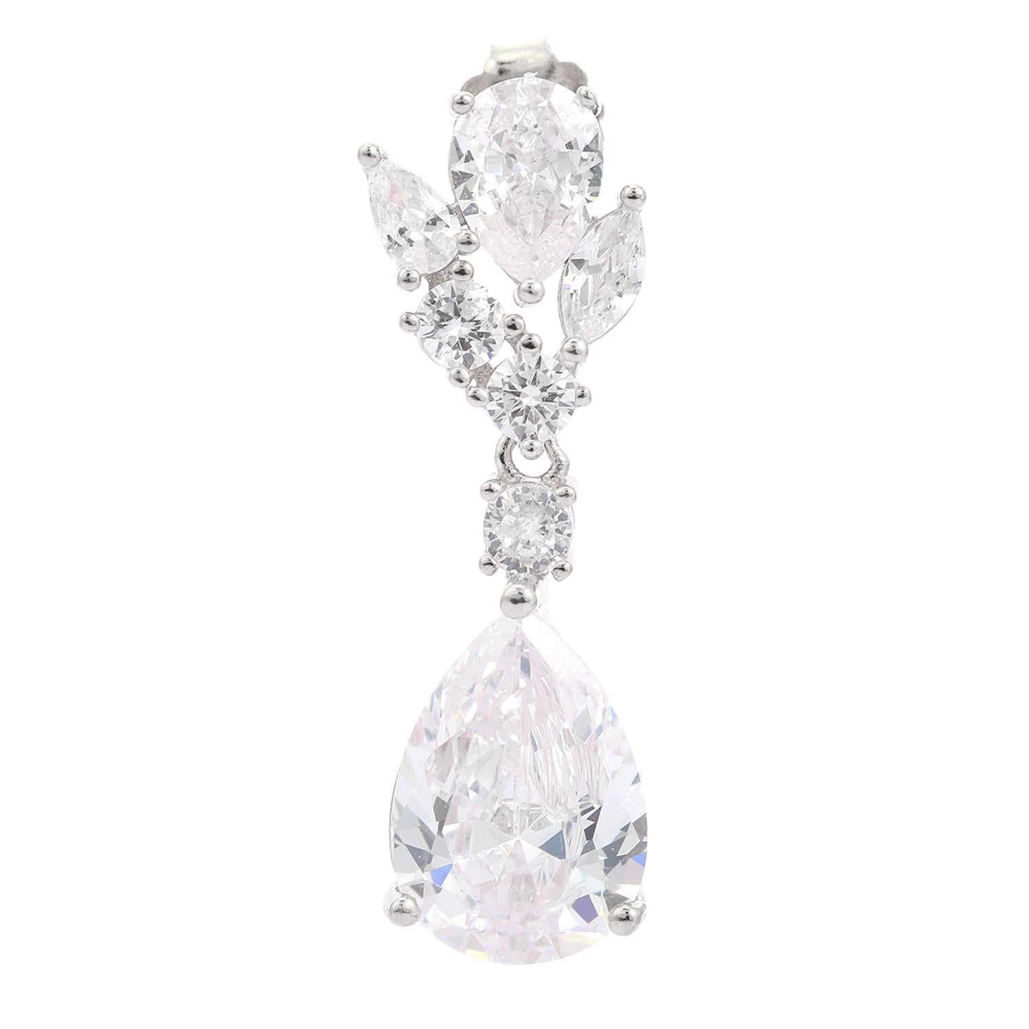 Contemporary Contemporar Teardrop Leaf Cubic Zirconia Wedding Earrings for Her in 925 Silver For Sale