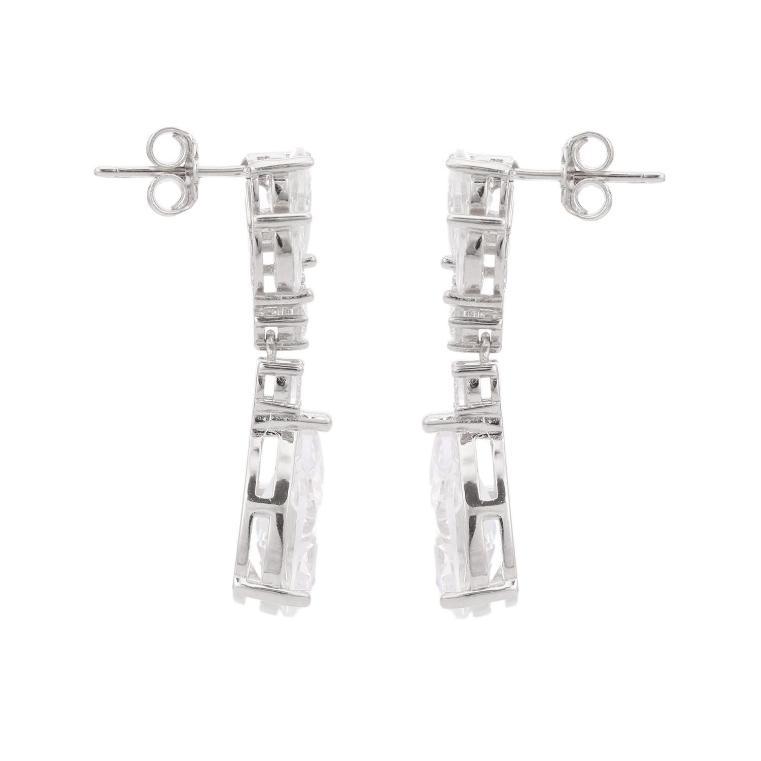 Contemporar Teardrop Leaf Cubic Zirconia Wedding Earrings for Her in 925 Silver In New Condition For Sale In New York, NY