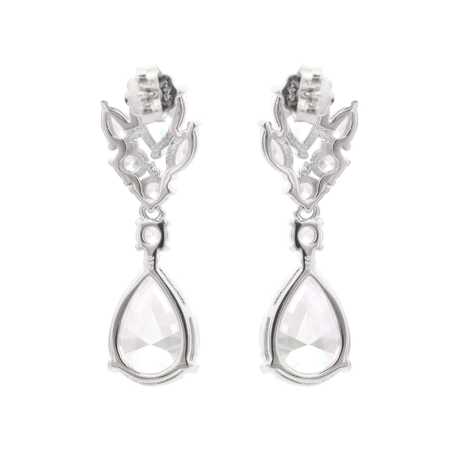 Women's Contemporar Teardrop Leaf Cubic Zirconia Wedding Earrings for Her in 925 Silver For Sale