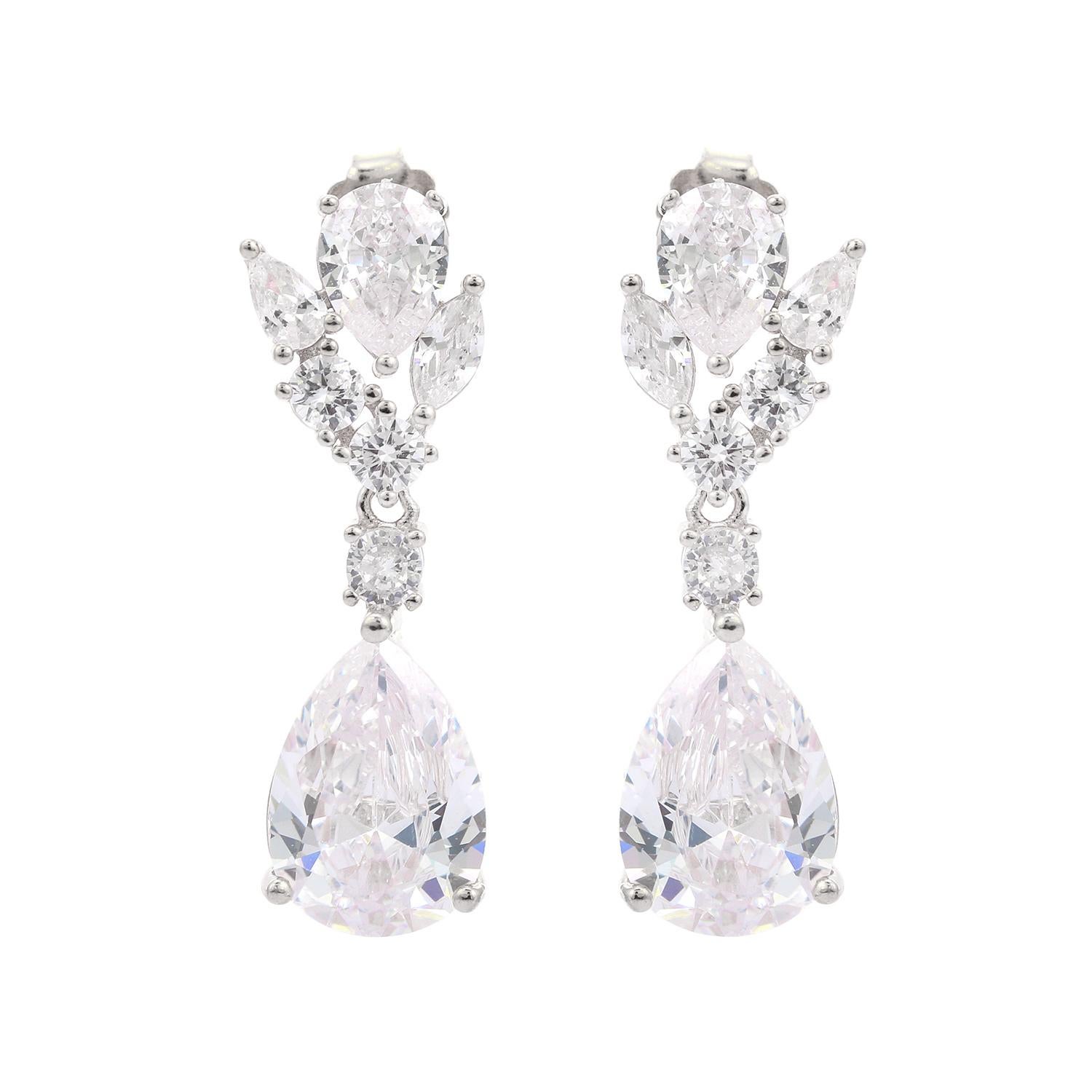 Contemporar Teardrop Leaf Cubic Zirconia Wedding Earrings for Her in 925 Silver For Sale 1