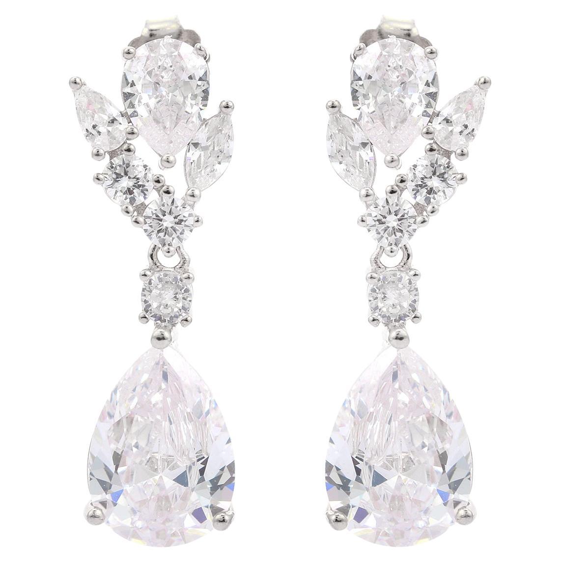 Contemporar Teardrop Leaf Cubic Zirconia Wedding Earrings for Her in 925 Silver For Sale
