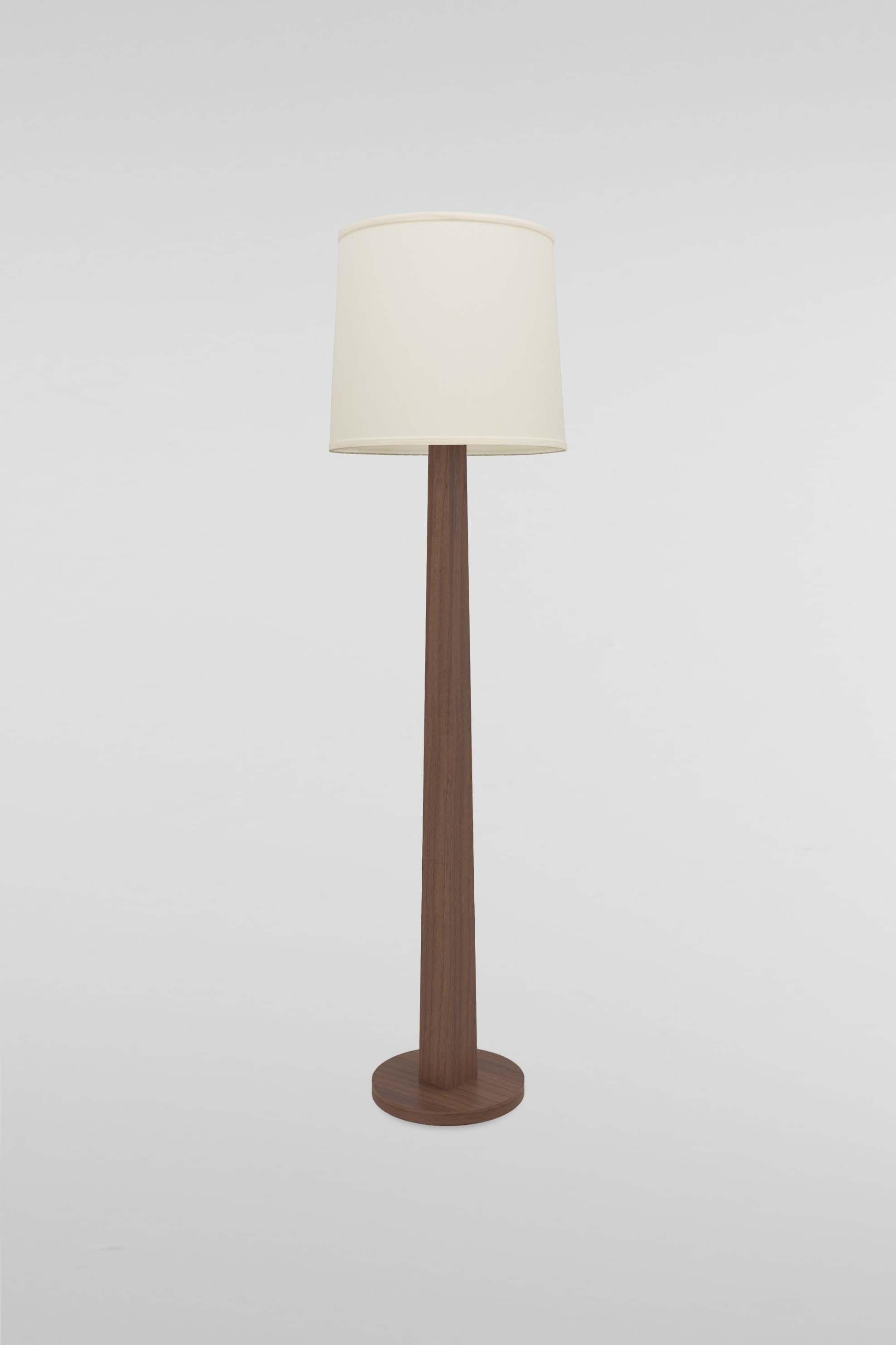 Minimalismo Lampada da terra contemporanea Forno 002 in noce di Orphan Work in vendita
