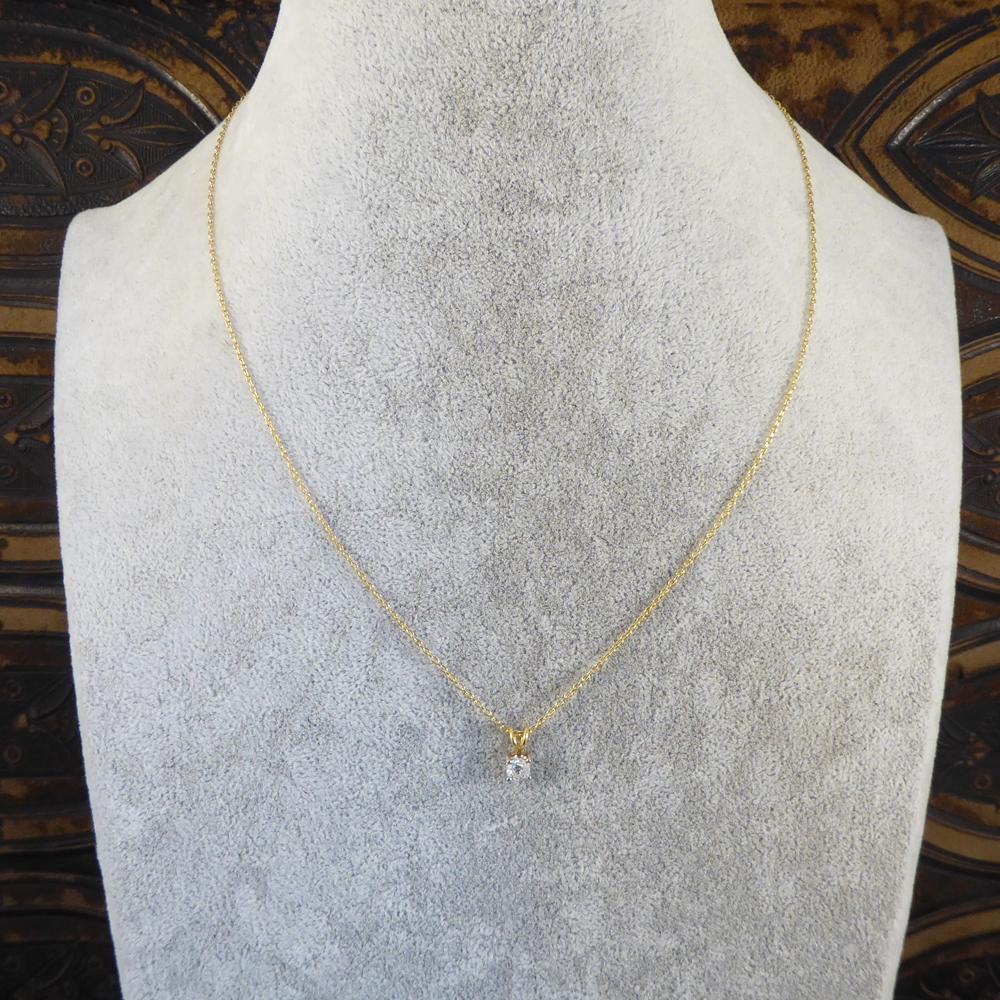 Contemporary 0.25 Carat Diamond Stud Pendant on 9 Carat Yellow Gold Chain In Good Condition In Yorkshire, West Yorkshire