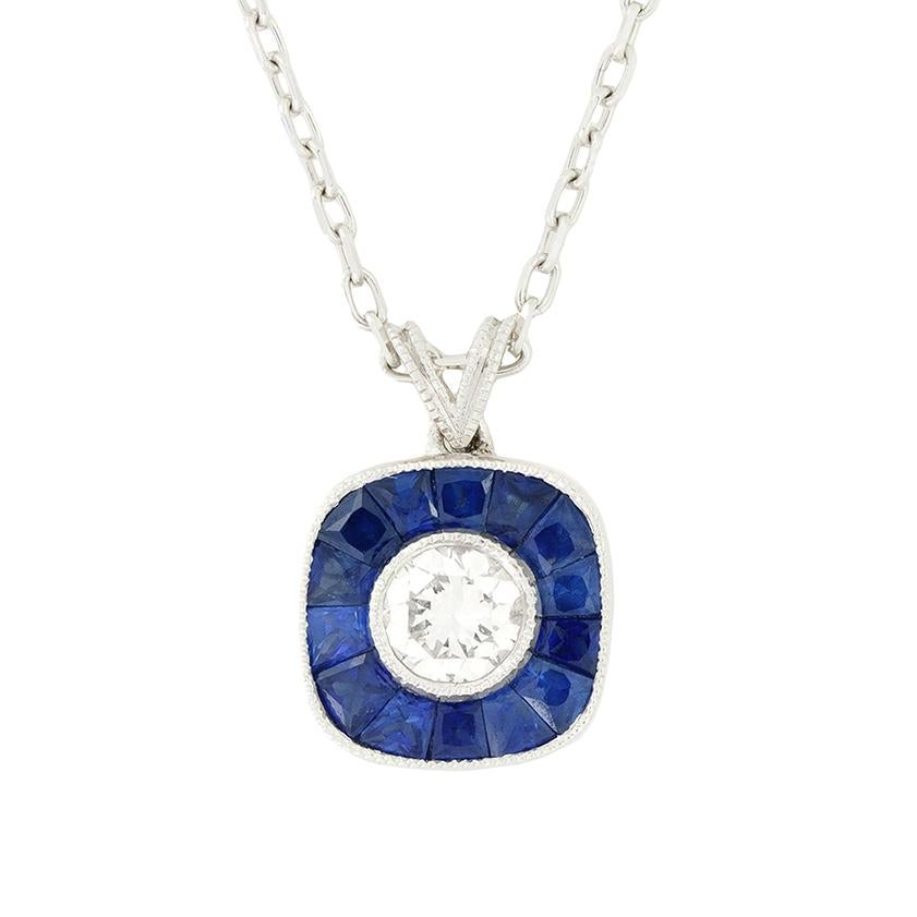 Contemporary 0.25ct Diamond and Sapphire Target Pendant In Good Condition For Sale In London, GB