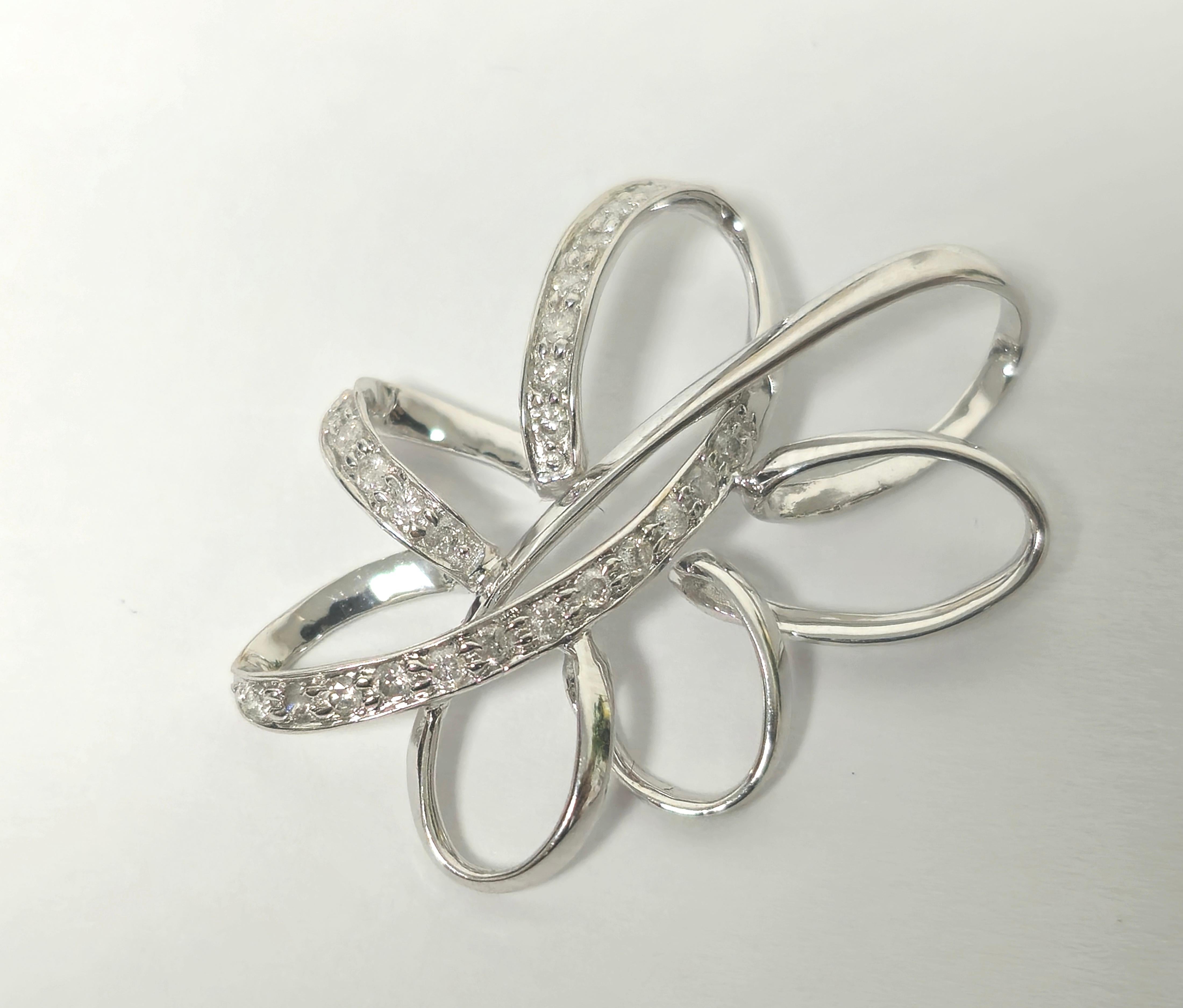 Contemporary 0.30 Carat Diamond Pendant in 18k White Gold For Womens In Excellent Condition For Sale In Miami, FL