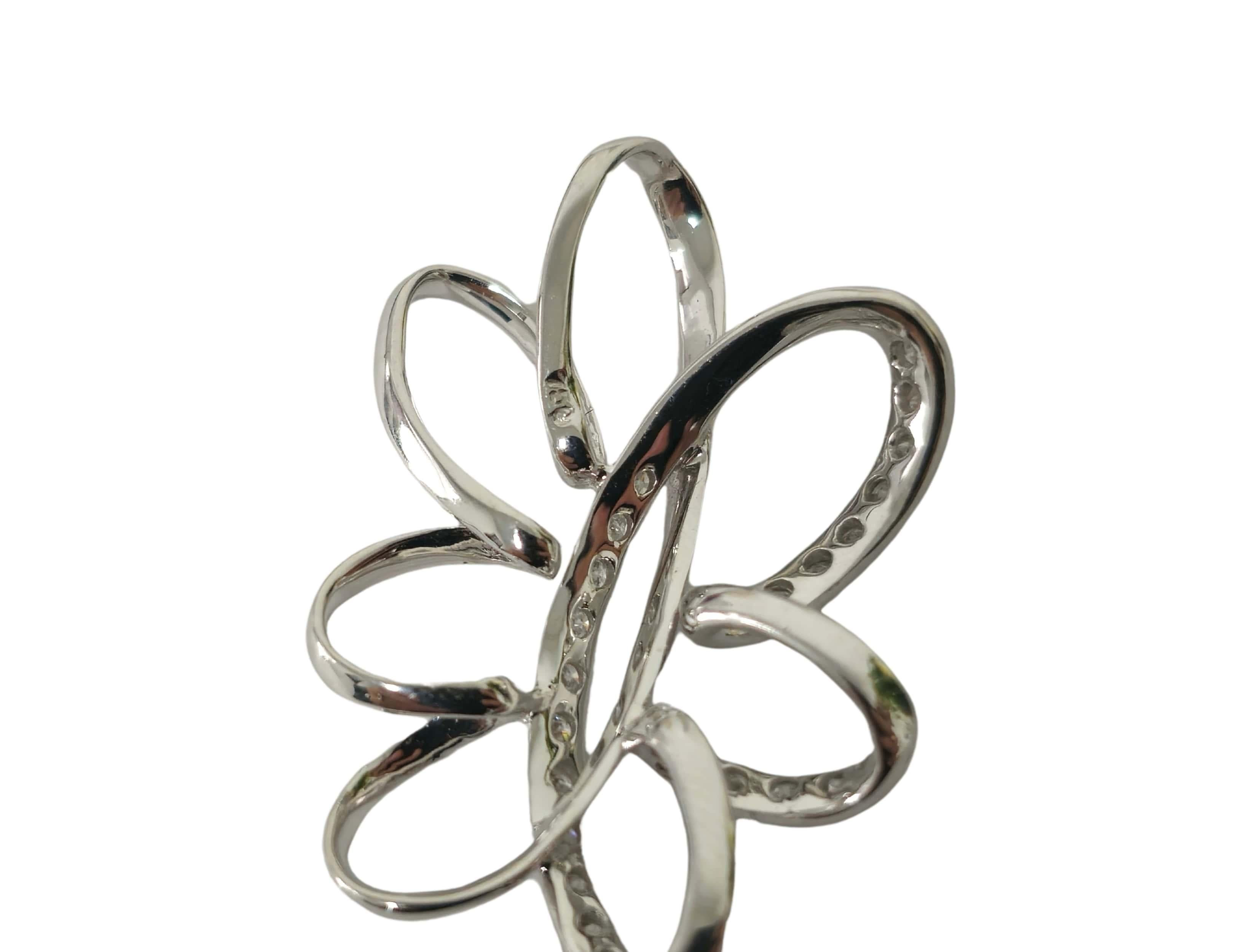Contemporary 0.30 Carat Diamond Pendant in 18k White Gold For Womens In Excellent Condition For Sale In Miami, FL
