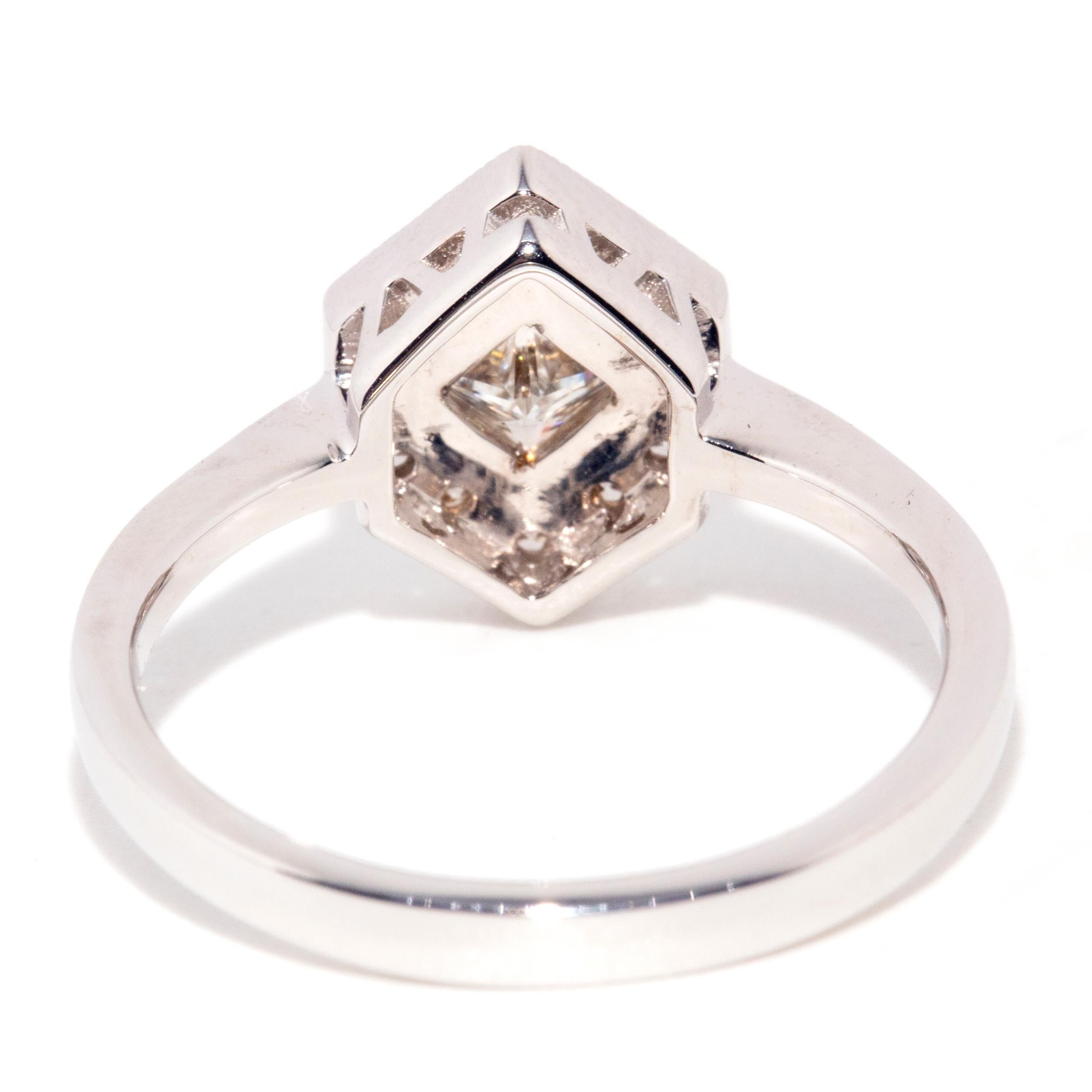 Contemporary 0.30 Carat Princess Cut Diamond 18 Carat White Gold Cluster Ring 3