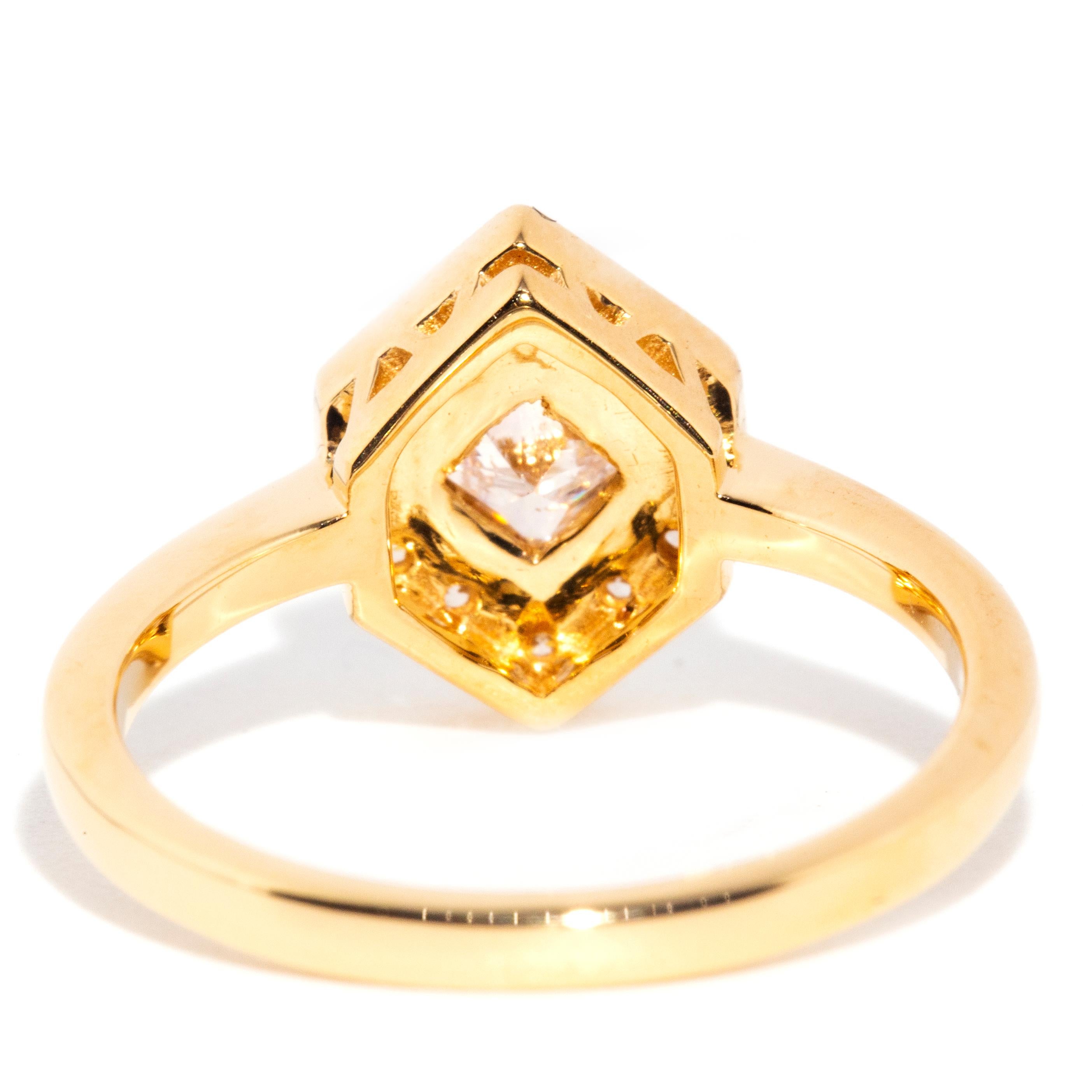 Contemporary 0.30 Carat Princess Cut Diamond 18 Carat Yellow Gold Cluster Ring 9