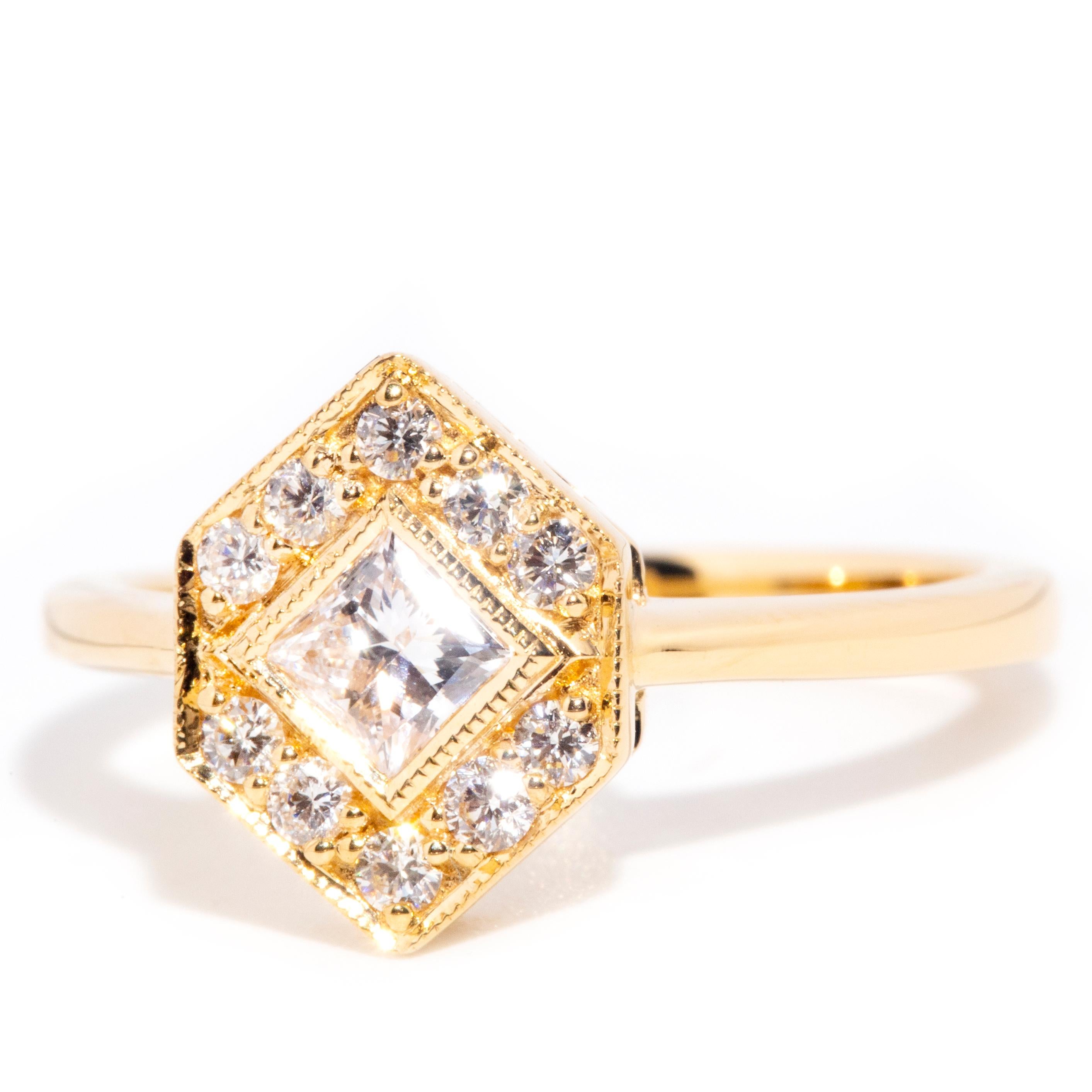Contemporary 0.30 Carat Princess Cut Diamond 18 Carat Yellow Gold Cluster Ring 1