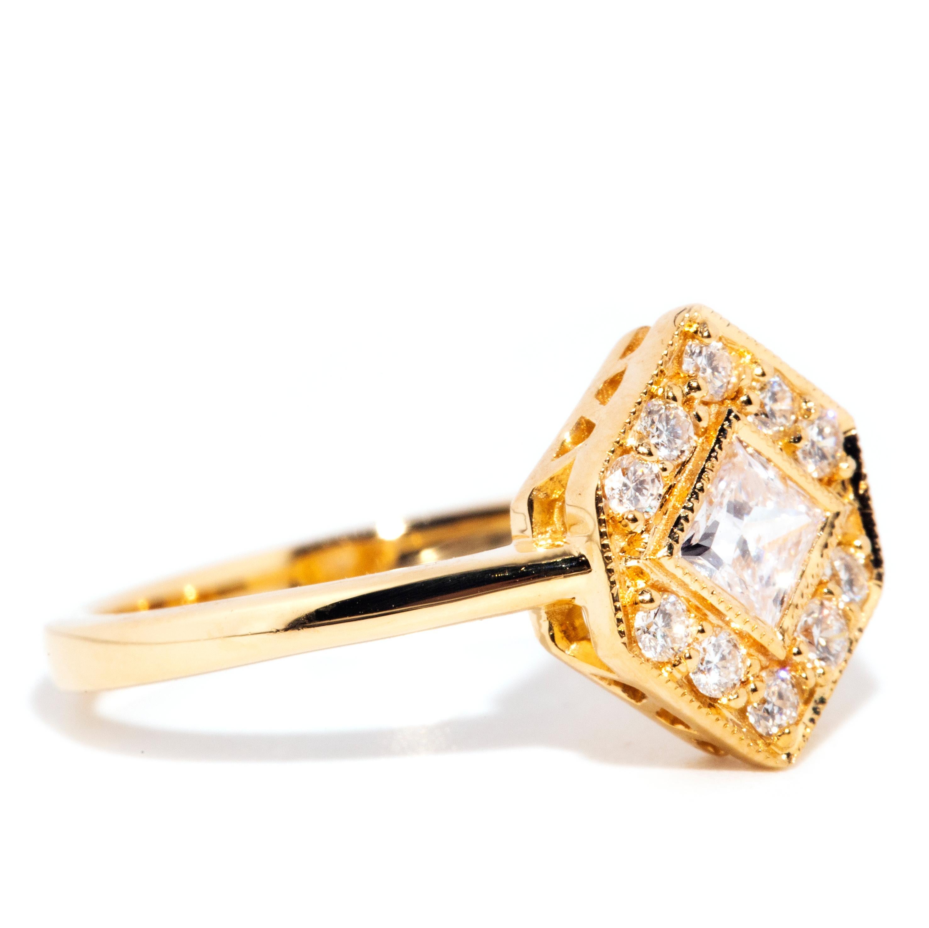 Contemporary 0.30 Carat Princess Cut Diamond 18 Carat Yellow Gold Cluster Ring 3