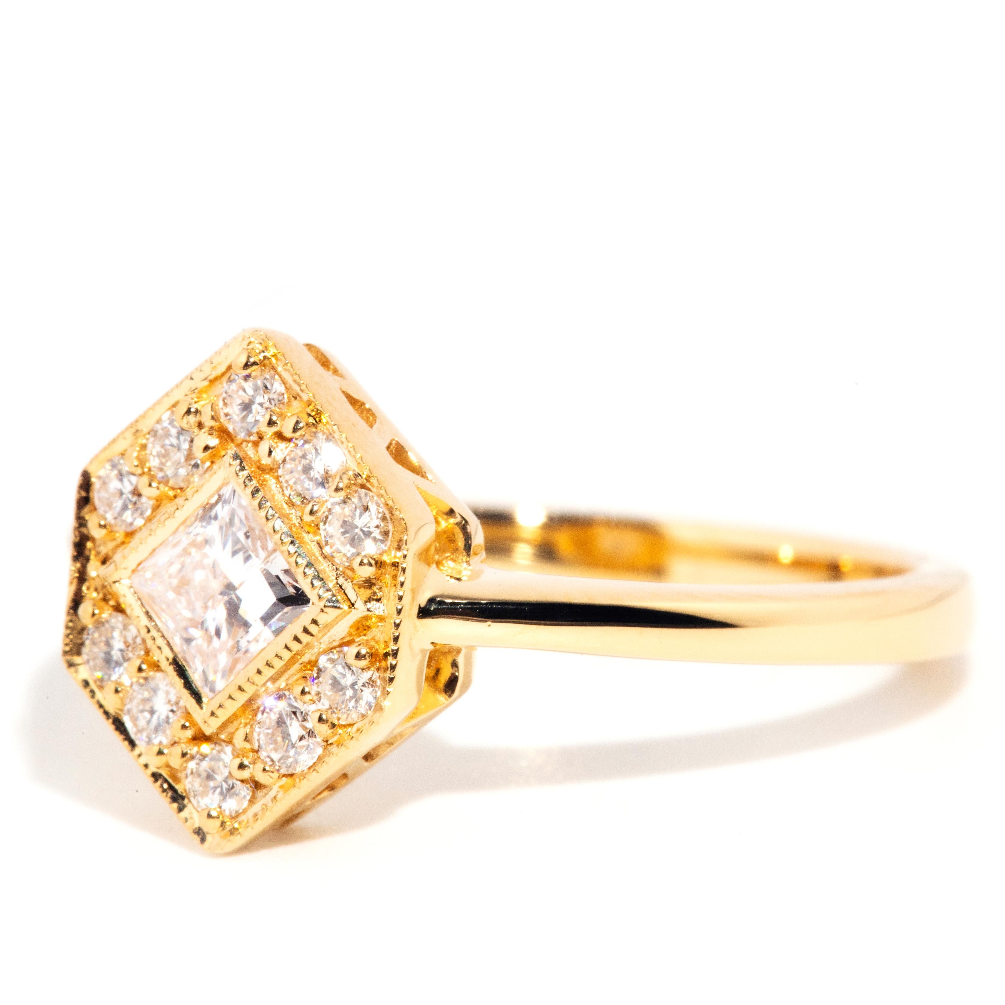 Contemporary 0.30 Carat Princess Cut Diamond 18 Carat Yellow Gold Cluster Ring 5