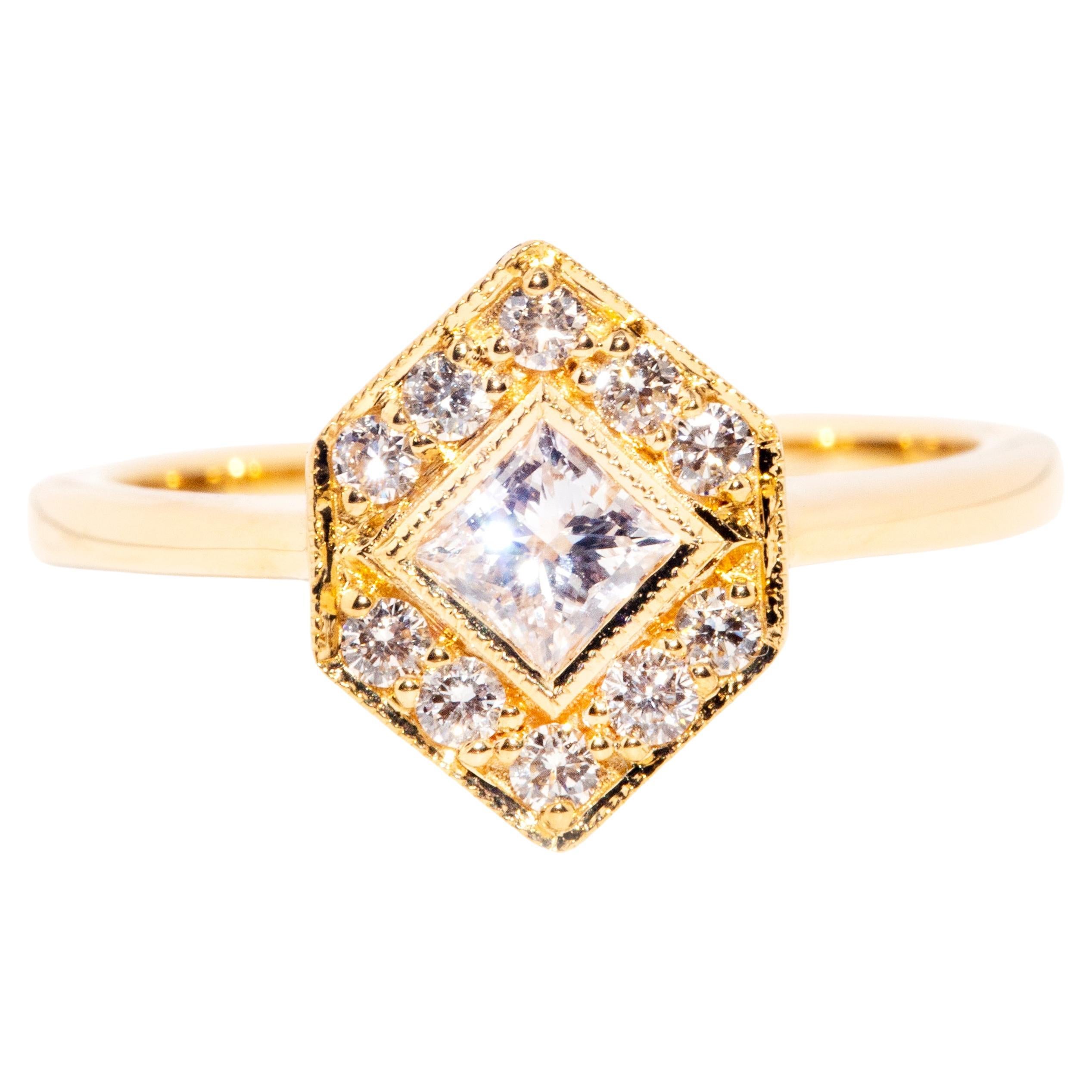 Contemporary 0.30 Carat Princess Cut Diamond 18 Carat Yellow Gold Cluster Ring