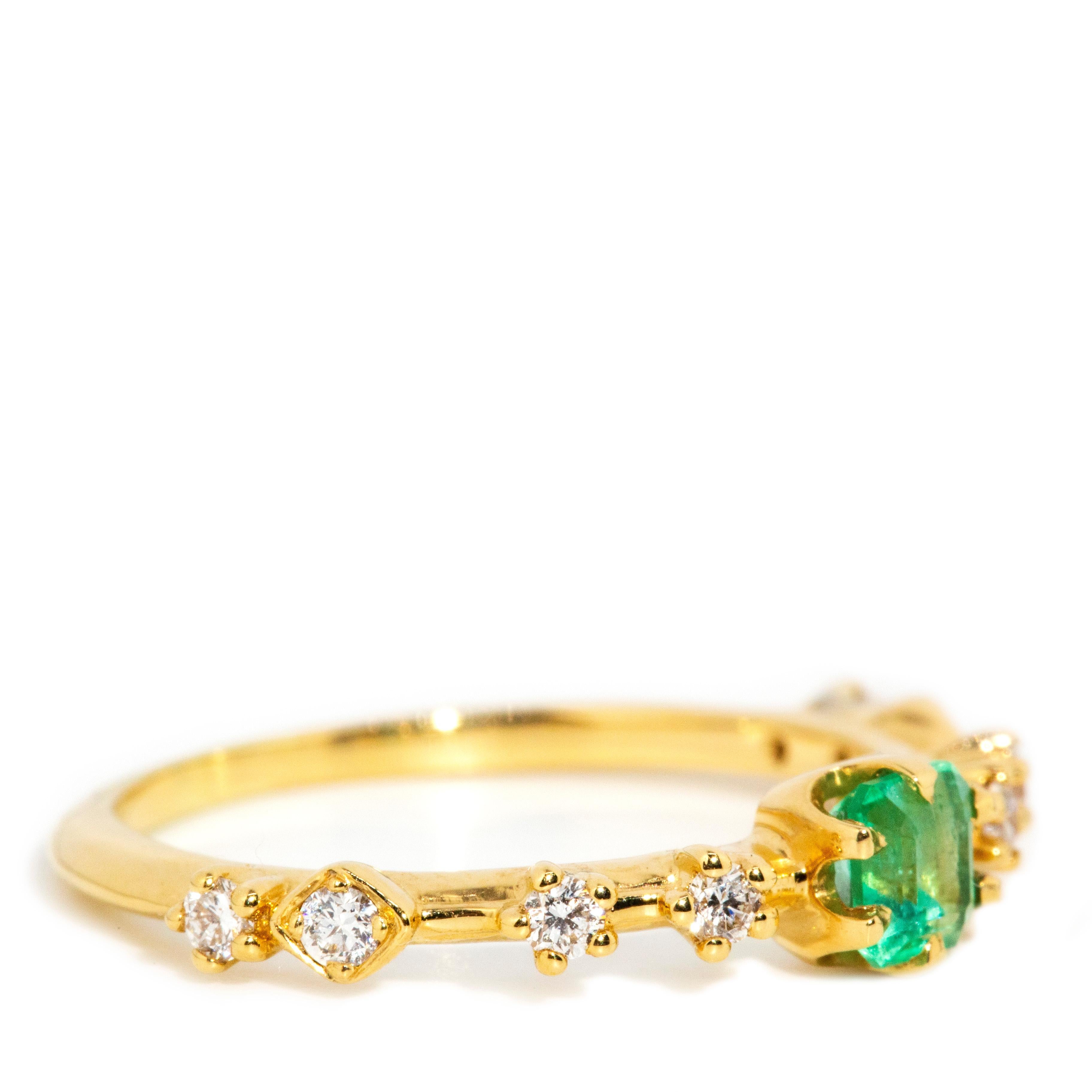 Square Cut Contemporary 0.31 Carat Natural Emerald & Diamond Band 18 Carat Yellow Gold For Sale