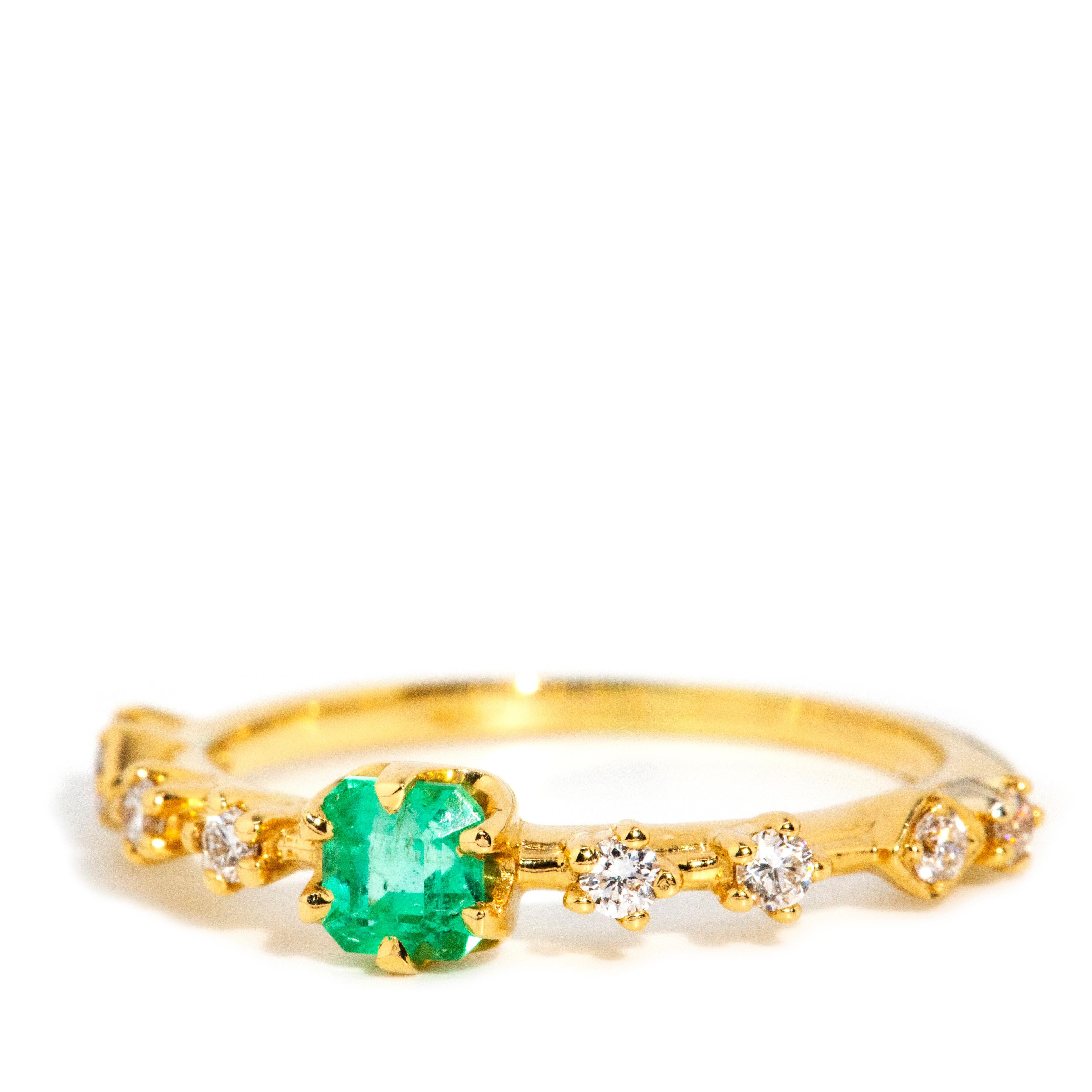 Contemporary 0.31 Carat Natural Emerald & Diamond Band 18 Carat Yellow Gold In New Condition For Sale In Hamilton, AU