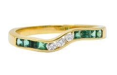 Contemporary 0.35 Carat Emerald Diamond 18 Karat Gold Chevron Band Ring