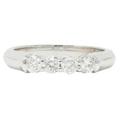 Contemporary 0.40 CTW Diamond 14 Karat White Gold Four Stone Stacking Band Ring (bague à quatre pierres superposées)