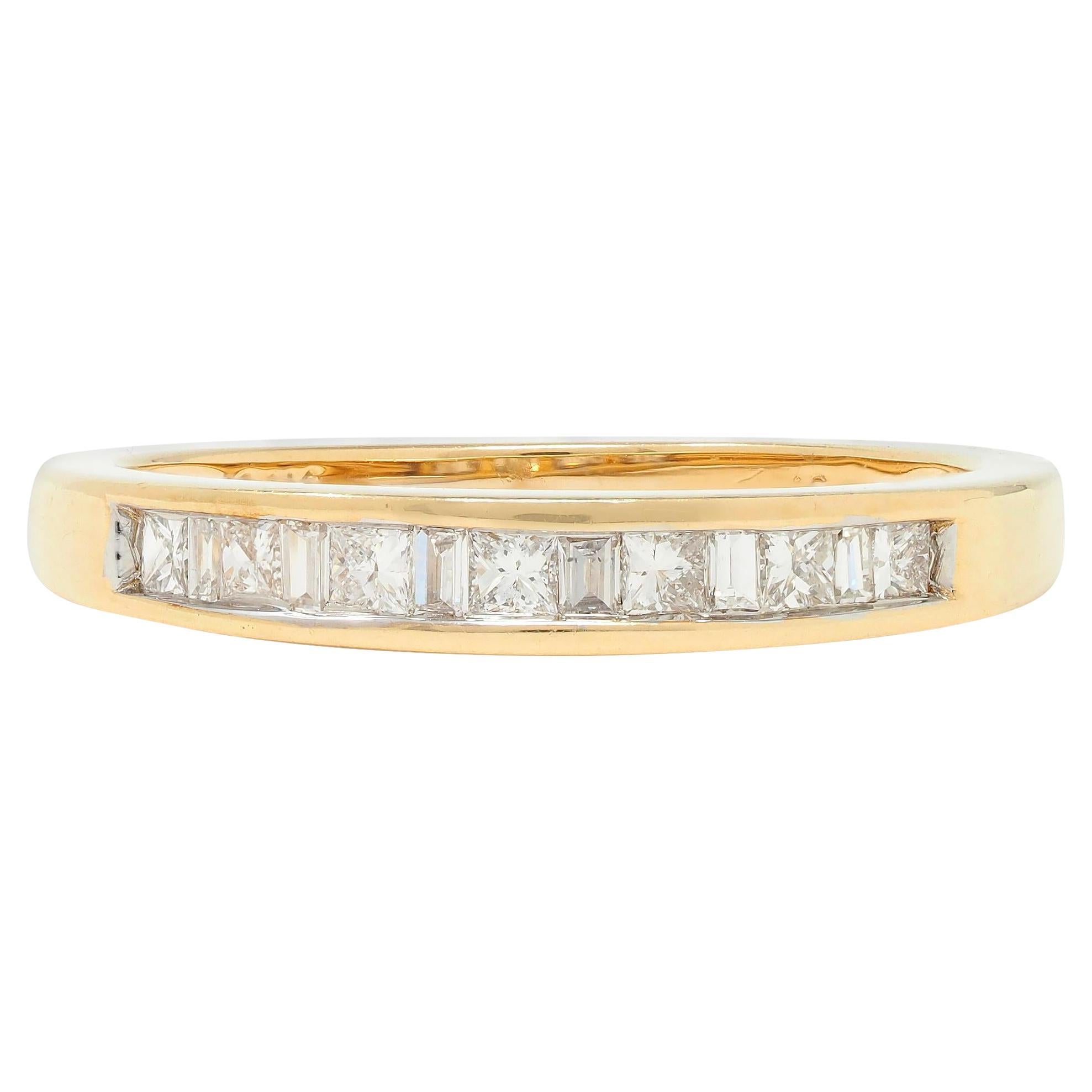 Bague contemporaine en or jaune 14 carats avec diamant taille princesse 0,44 CTW en vente